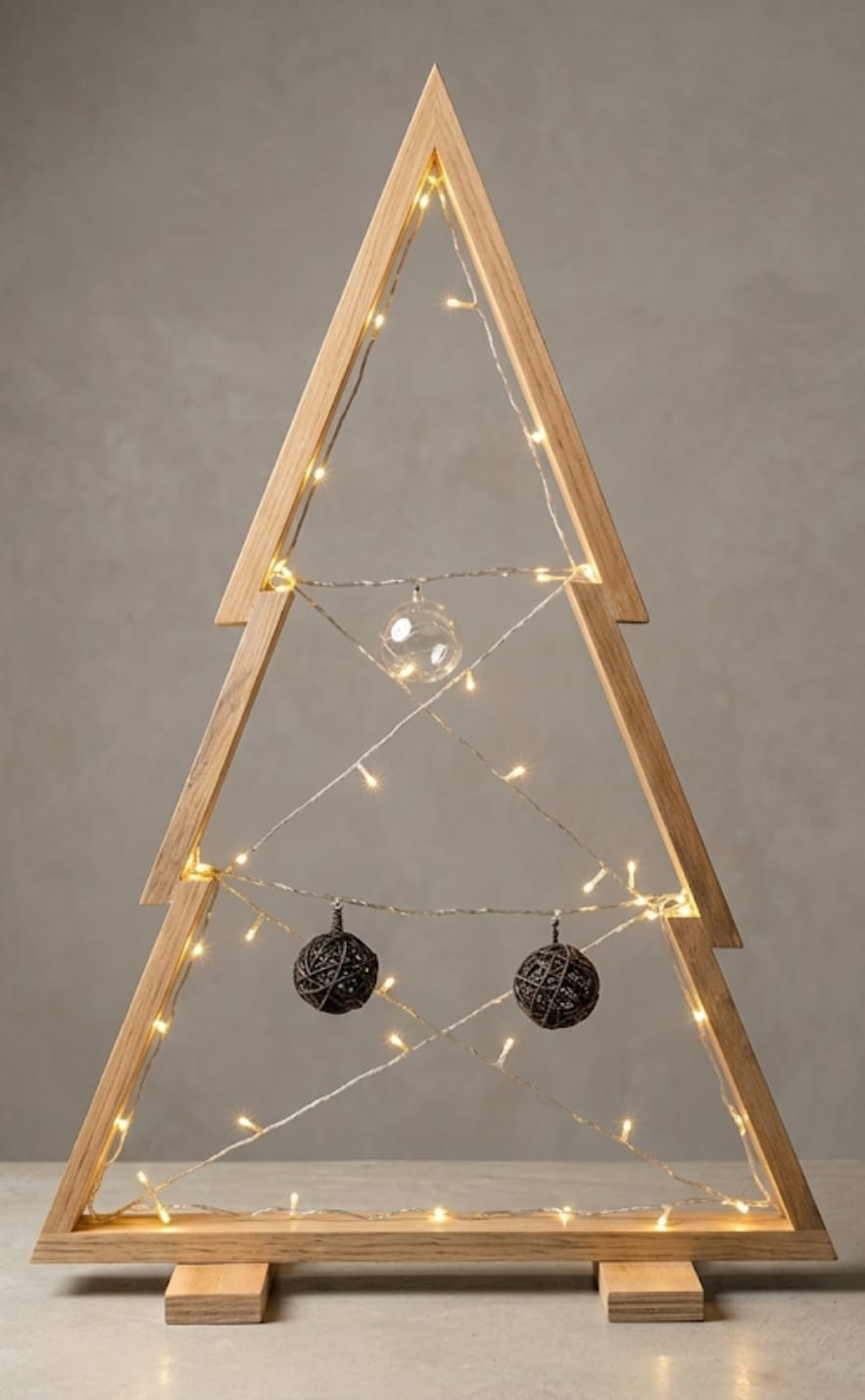 Árbol de Navidad Minimalista en Madera Sólida 