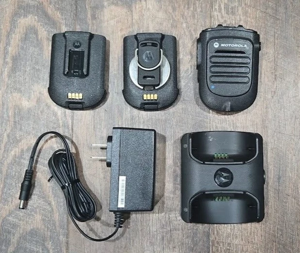 OEM Motorola PMMN4095 Wireless Bluetooth Speaker Mic w/ Charger for APX Radio