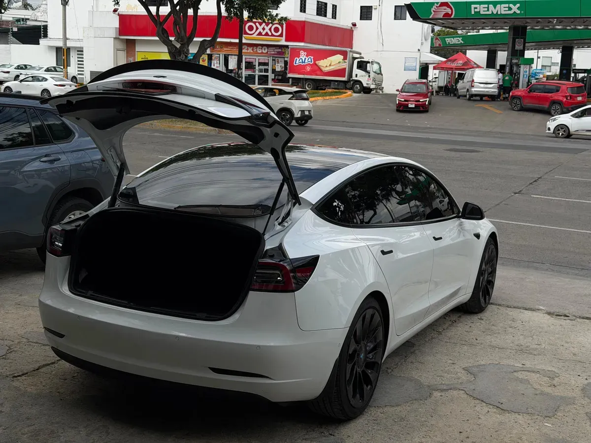 Tesla Model 3 Performance Awd