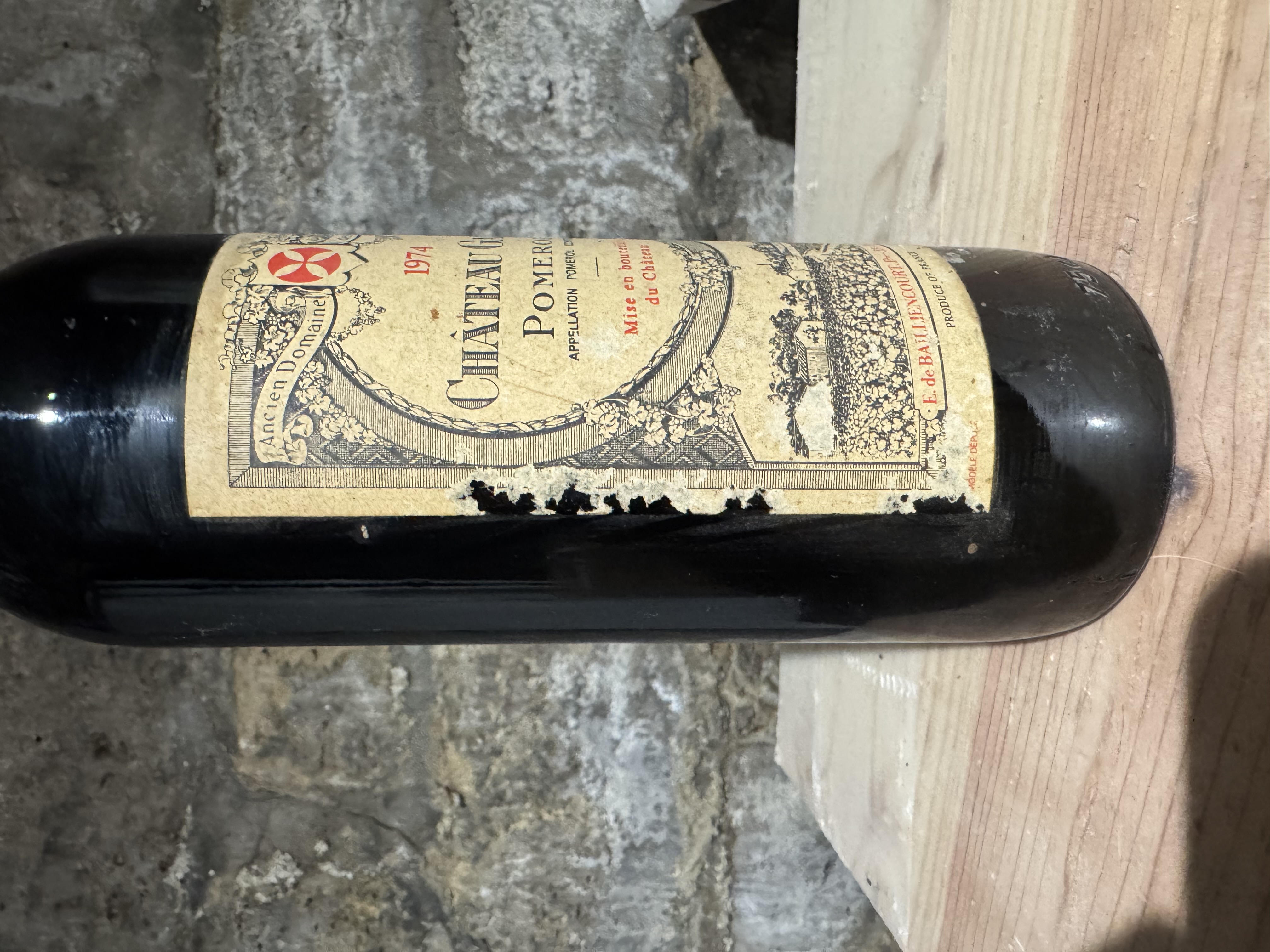 Bouteille de vin 1974 château gazin 1974 bordeaux 1974