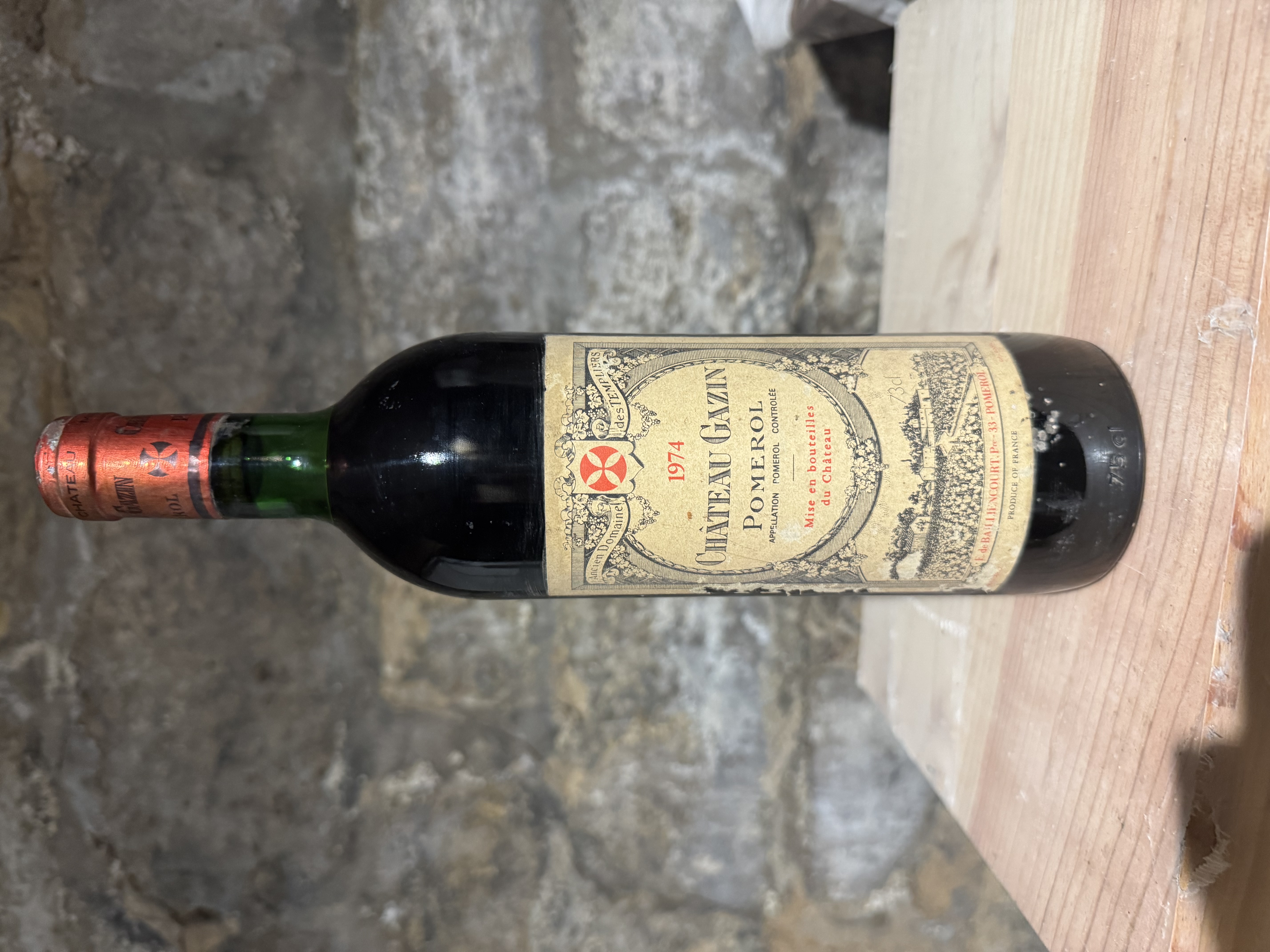 Bouteille de vin 1974 château gazin 1974 bordeaux 1974