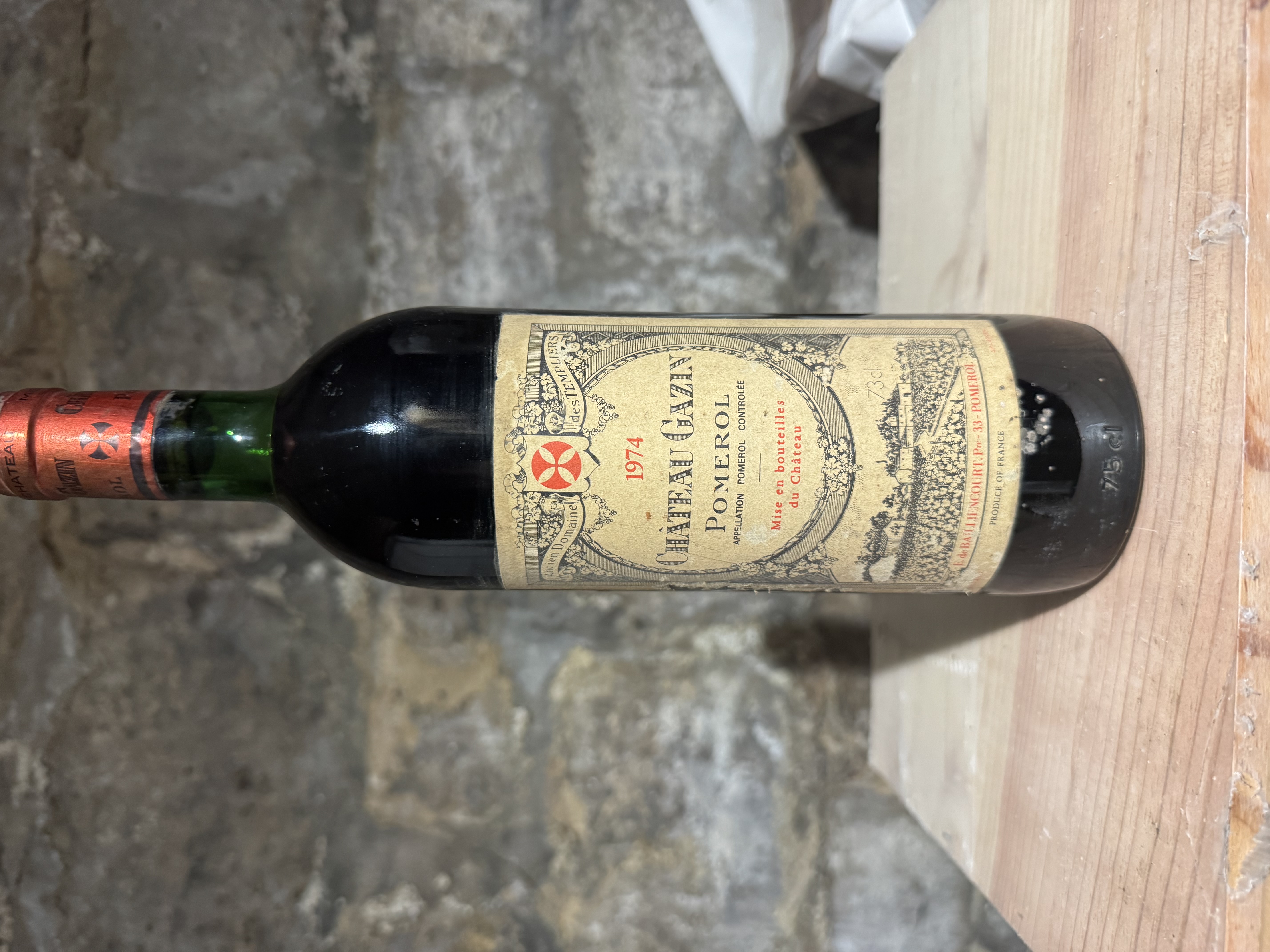 Bouteille de vin 1974 château gazin 1974 bordeaux 1974