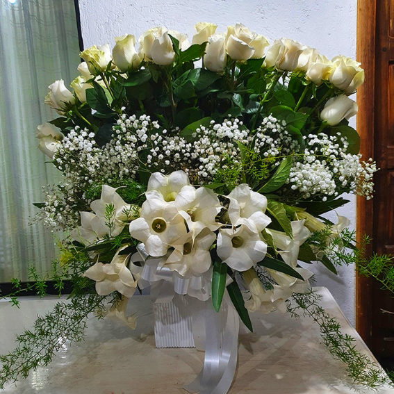 Arreglo Floral Funeral Elegante –Quito 