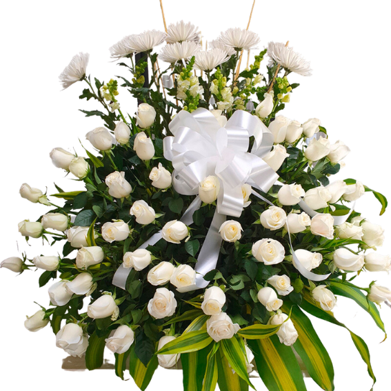 Arreglo floral de rosas blancas