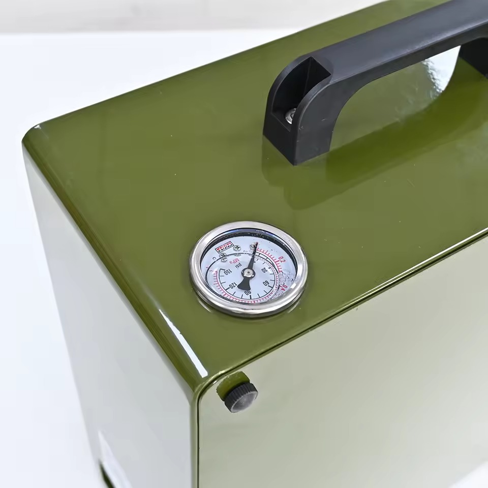 Outdoor hand-cranked water purifier, camping water purifier, reverse osmosis filtration system, manual operation for filtering wastewater.