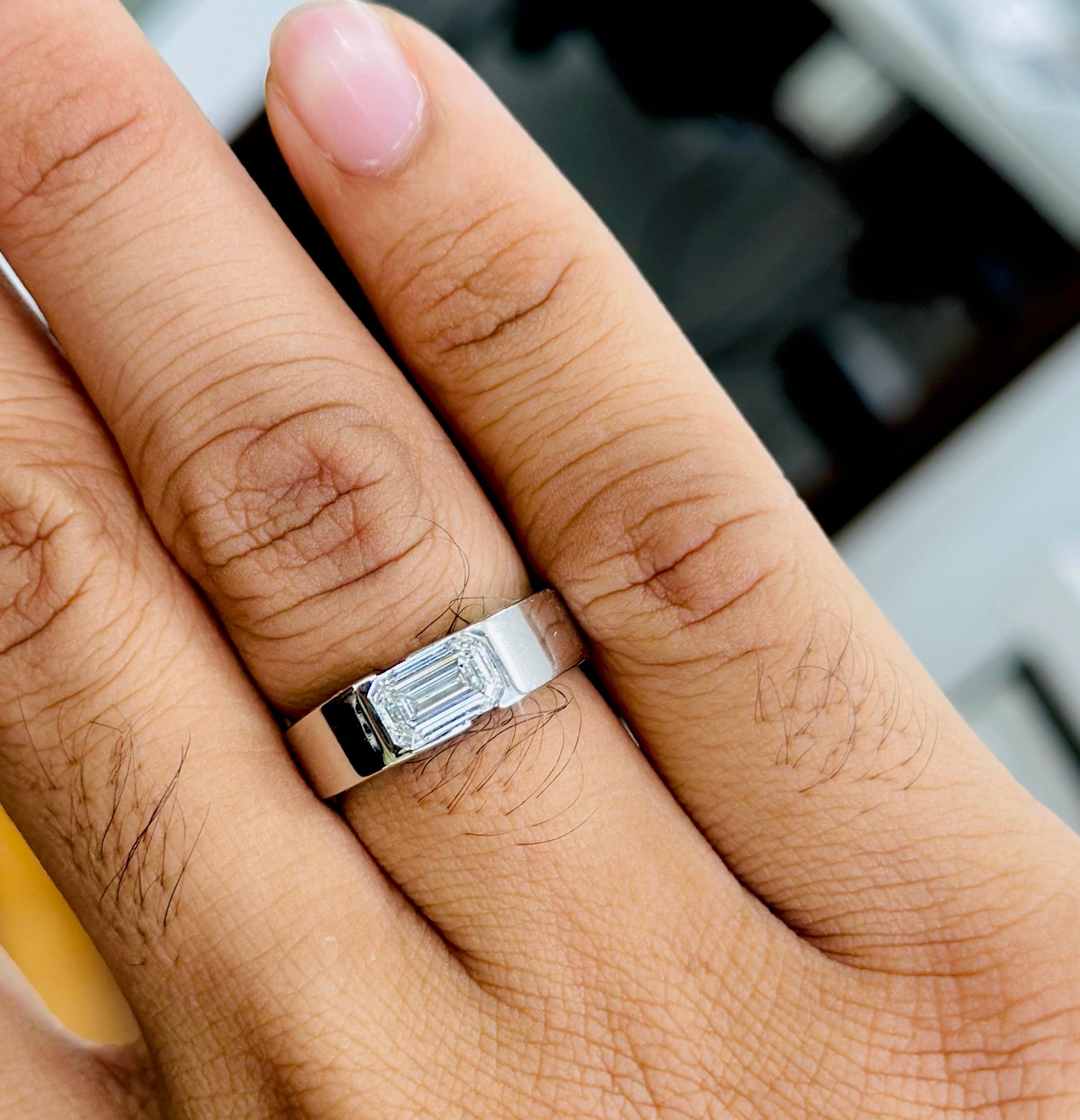 EMERALD DIAMOND RING