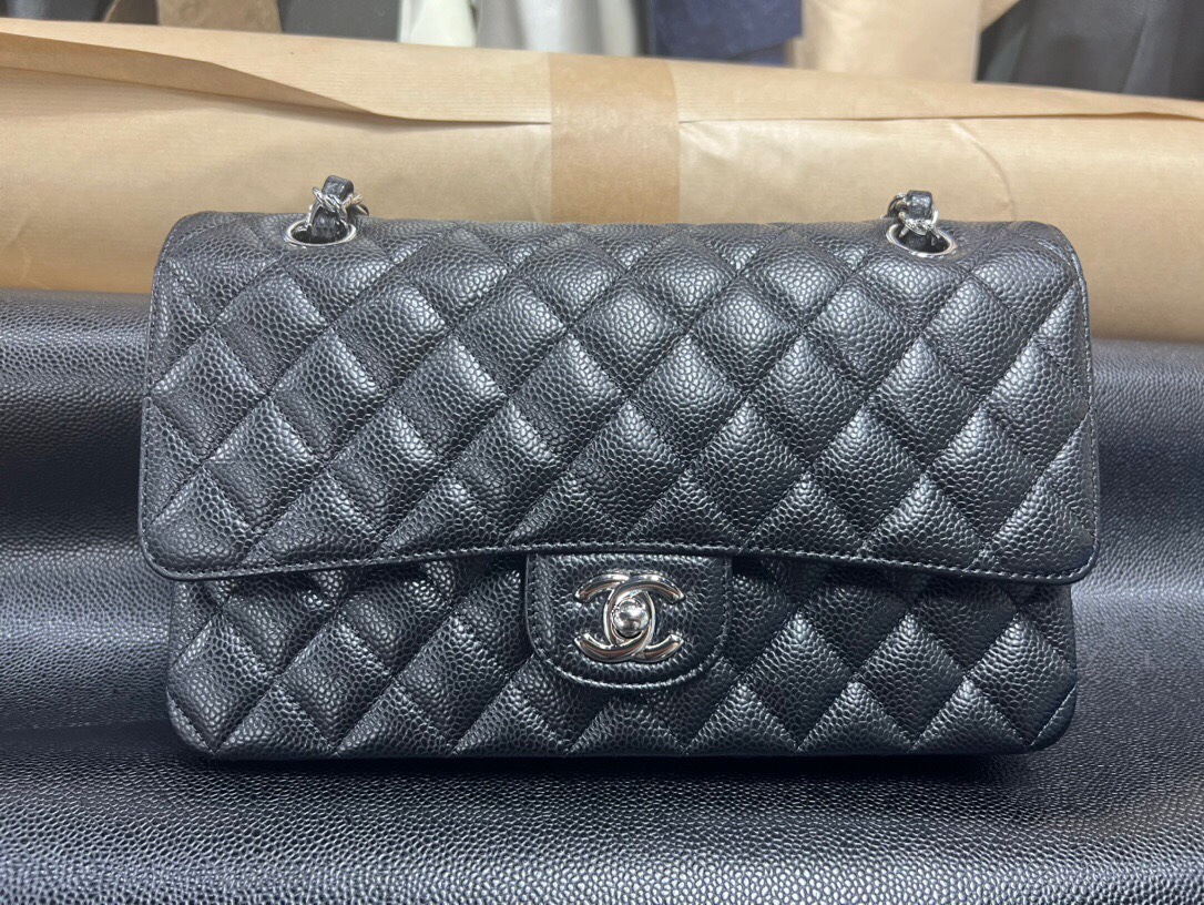 Classic Flap CF classic clamshell style | original factory lychee pattern medium black