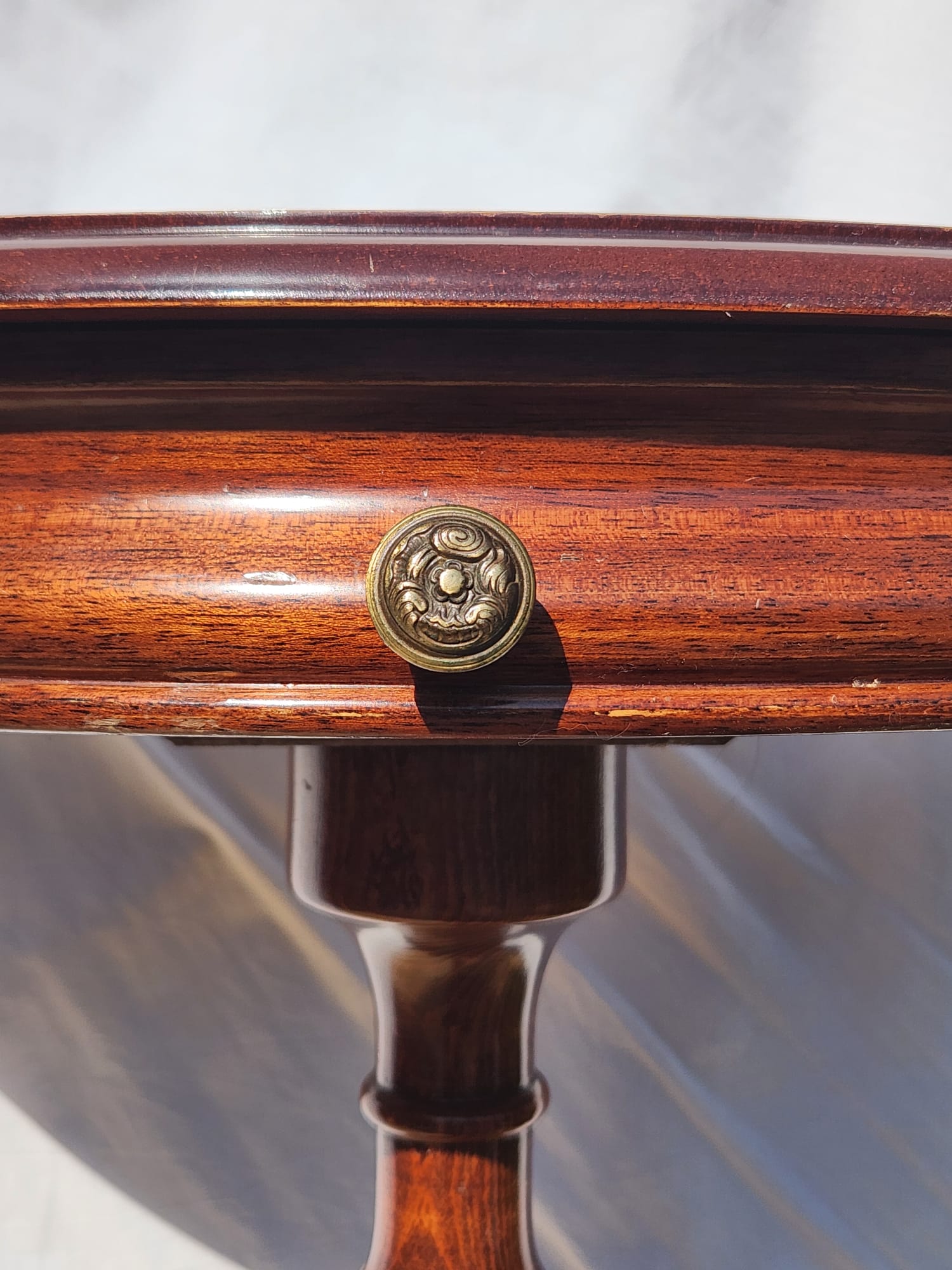 Ronde houten bijzettafel