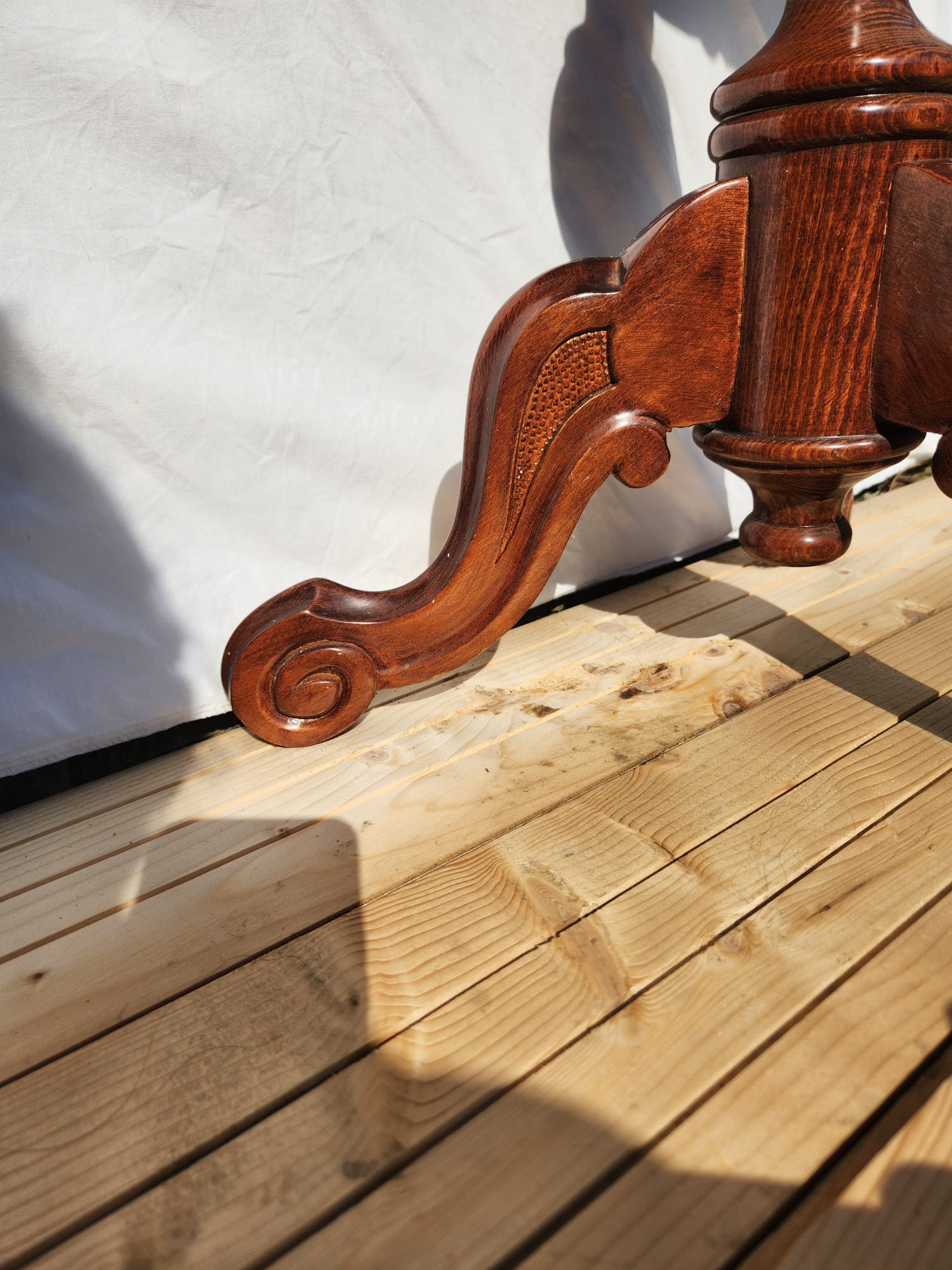 Ronde houten bijzettafel