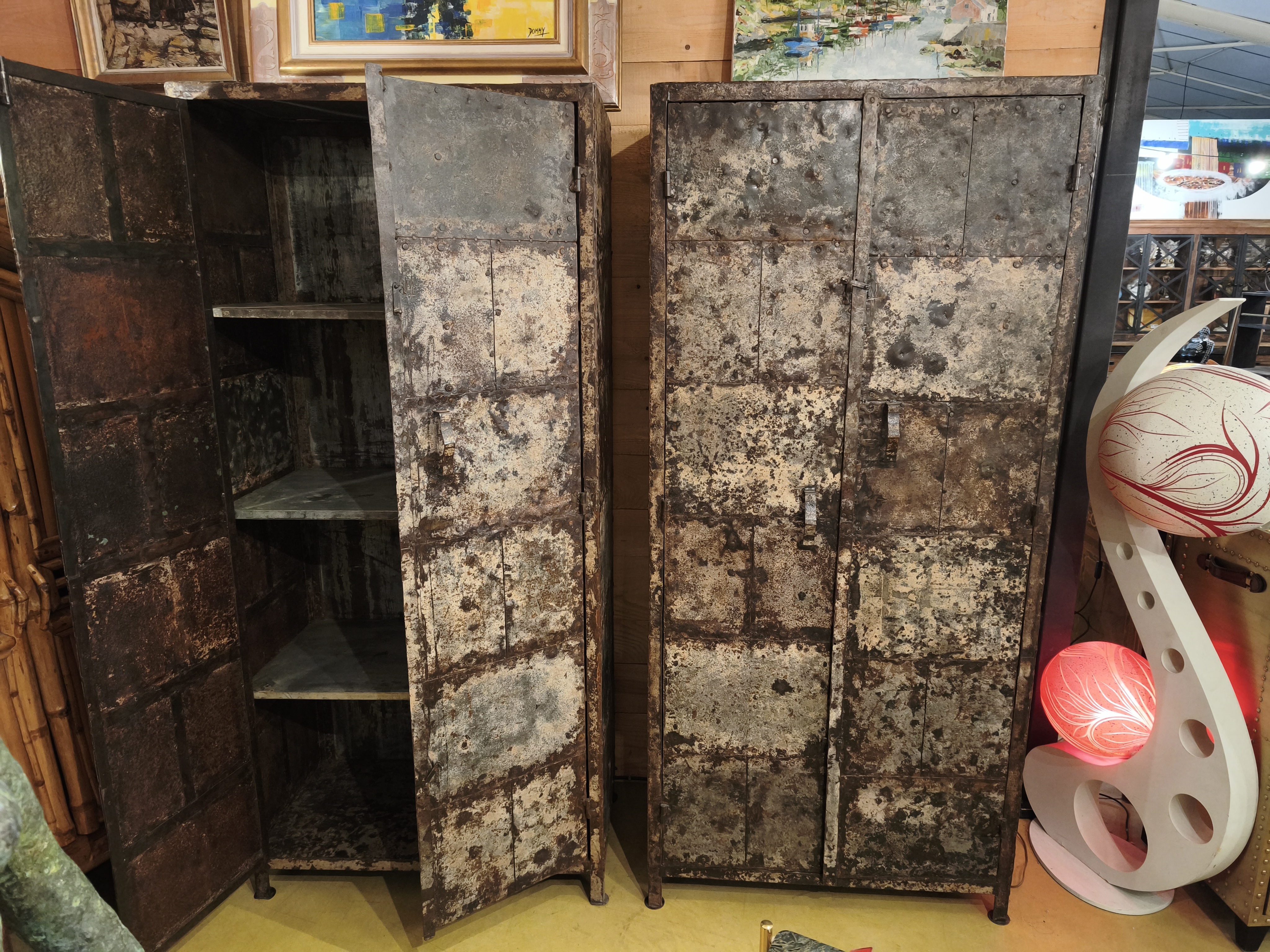 Armoire industrielle en tôle rivetée