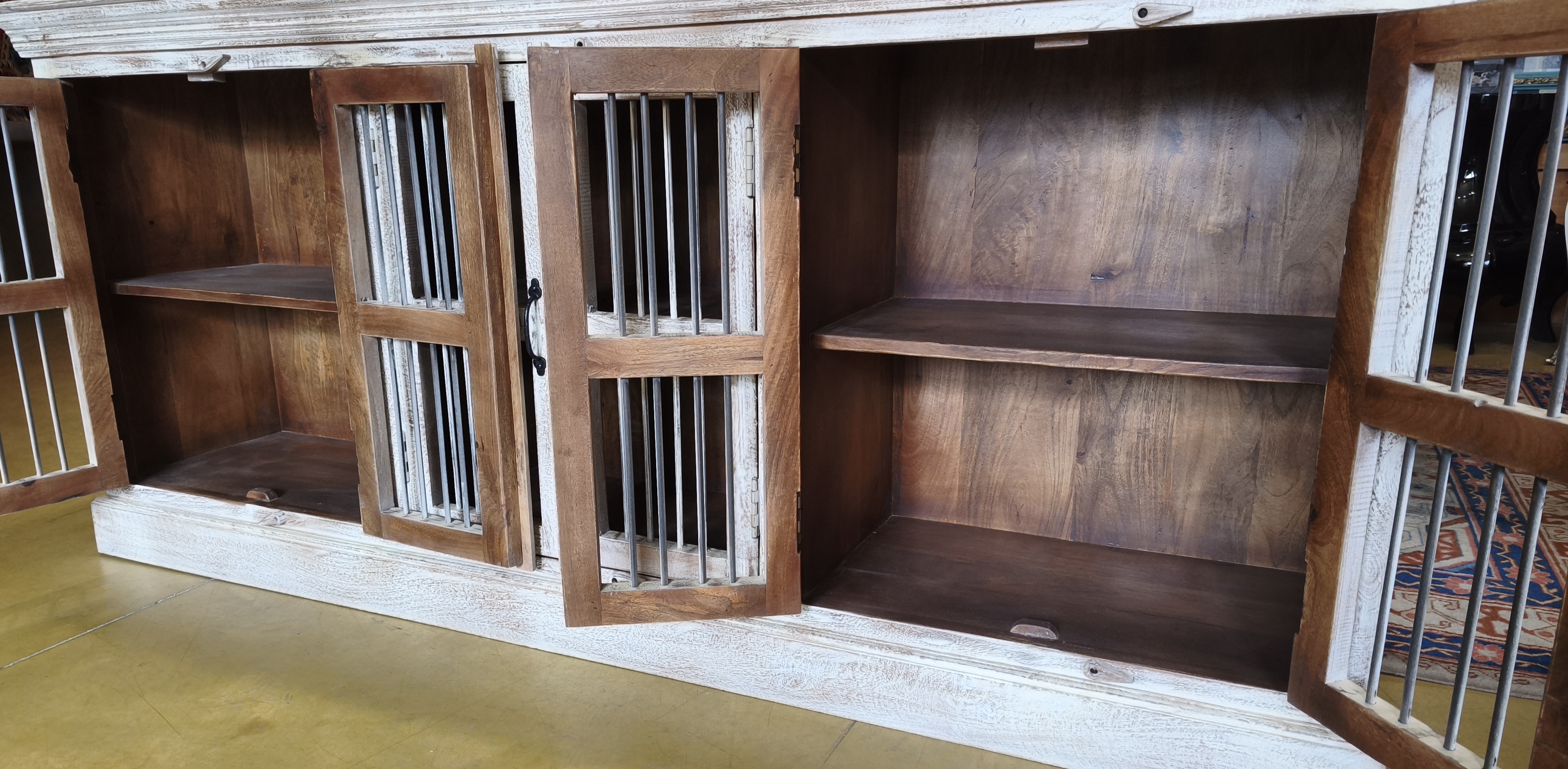 Enfilade en teck avec portes à barreaux