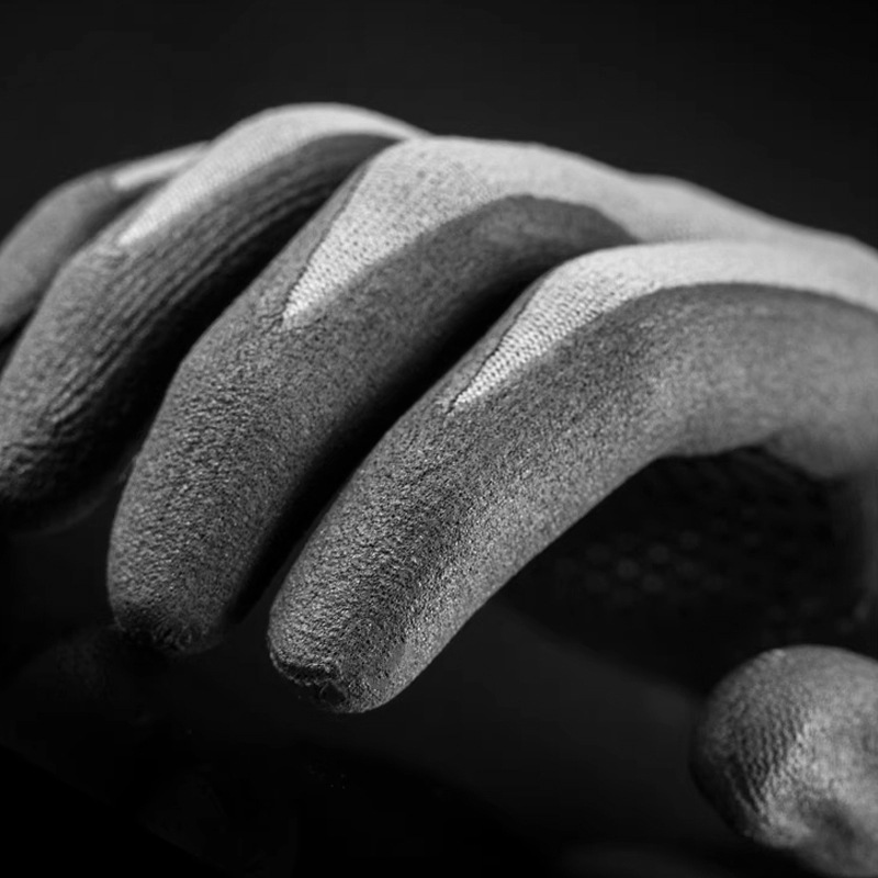 Touchscreen-compatible rubber foam gloves