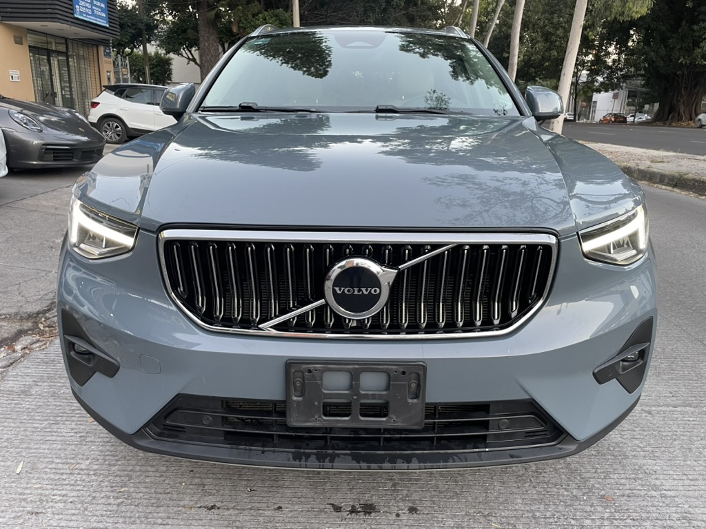 VOLVO XC40 2023