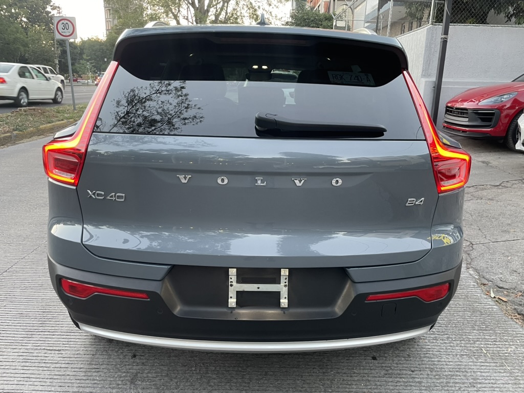 VOLVO XC40 2023