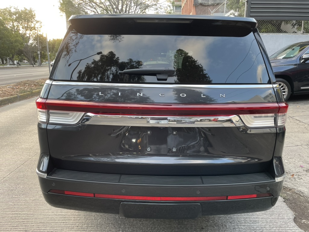 LINCOLN NAVIGATOR 2023