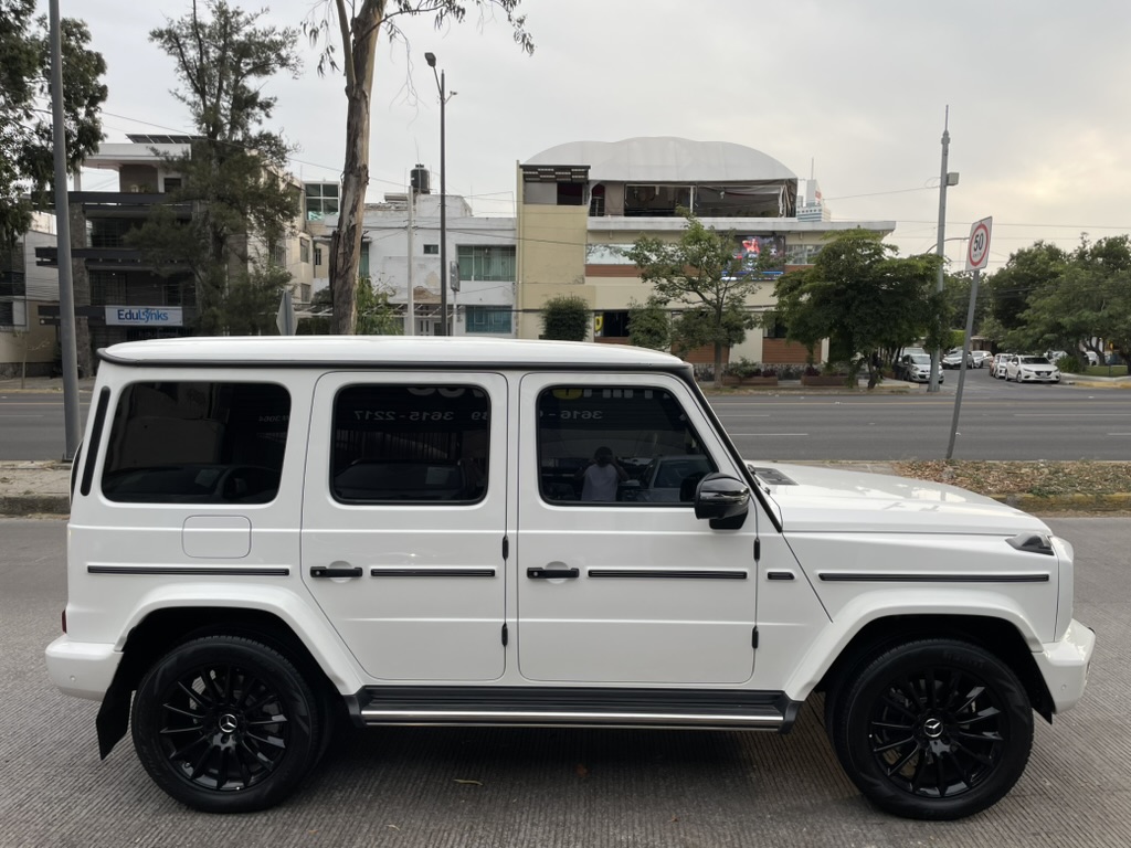 MERCEDES BENZ G500 2024