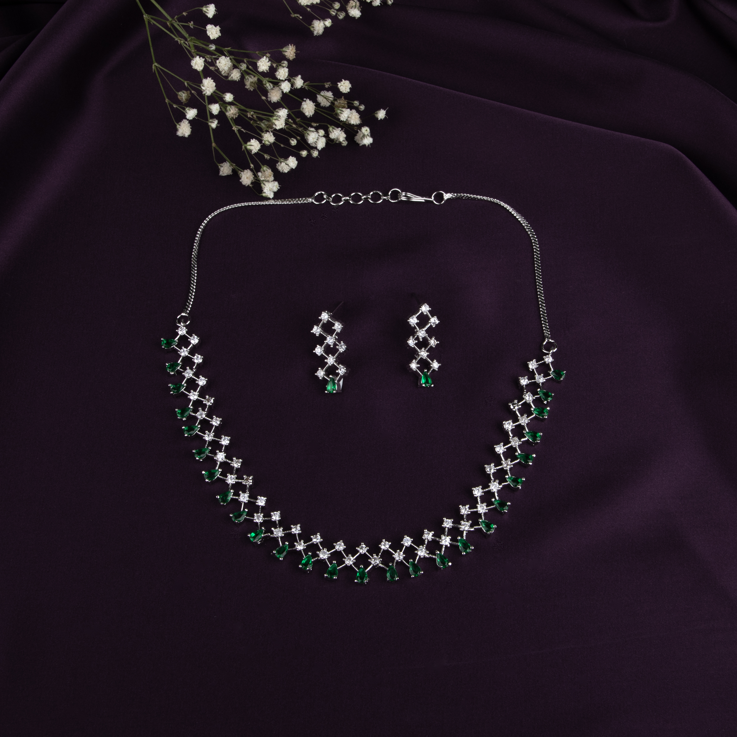 Elegant Diamond and Emerald Necklace Set