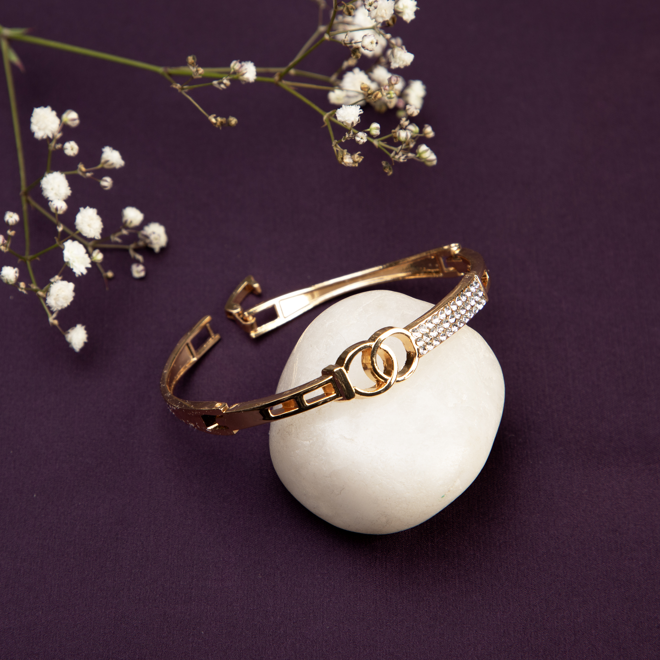 Elegant Gold Bracelet