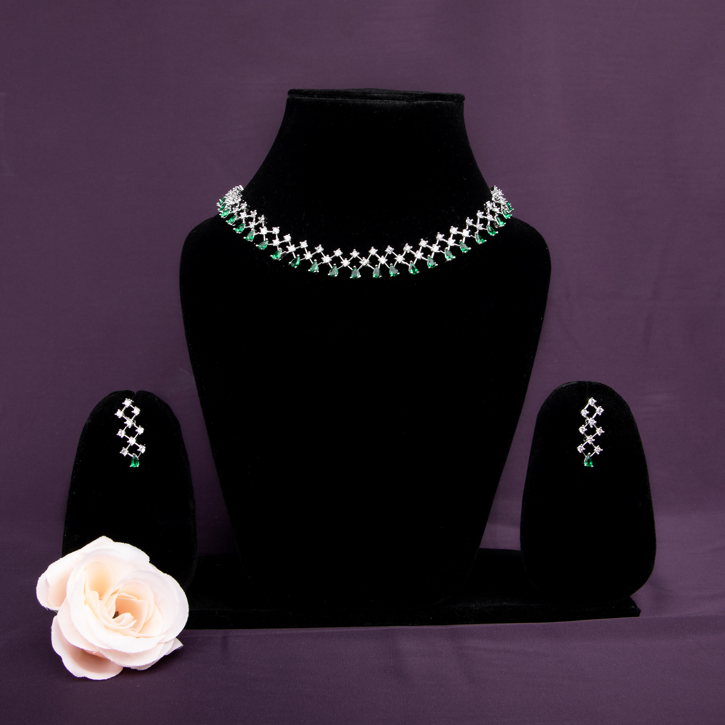 Elegant Diamond and Emerald Necklace Set