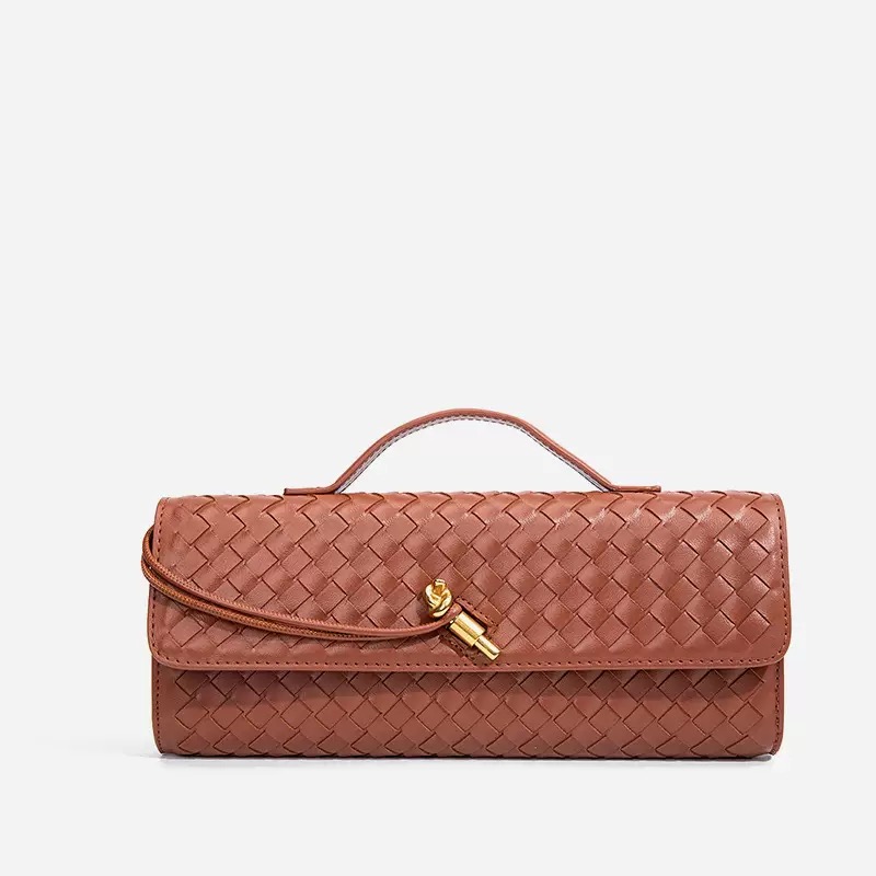 Bolso clutch trenzado negro