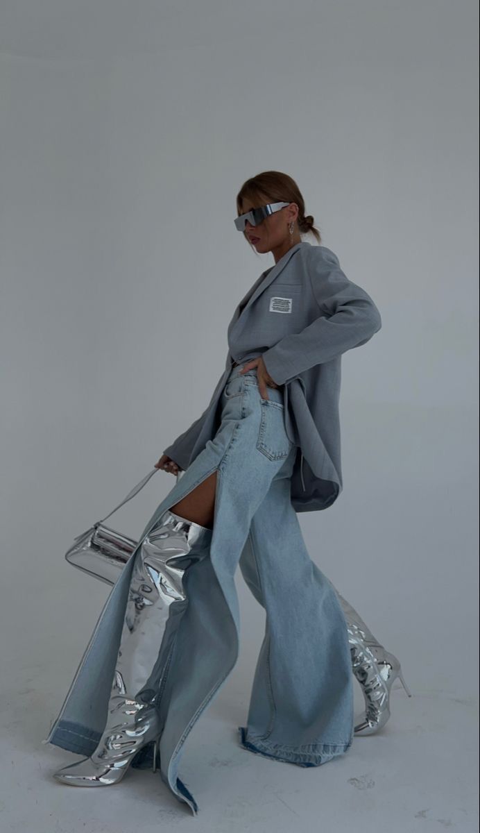 Bottes argentées haute couture