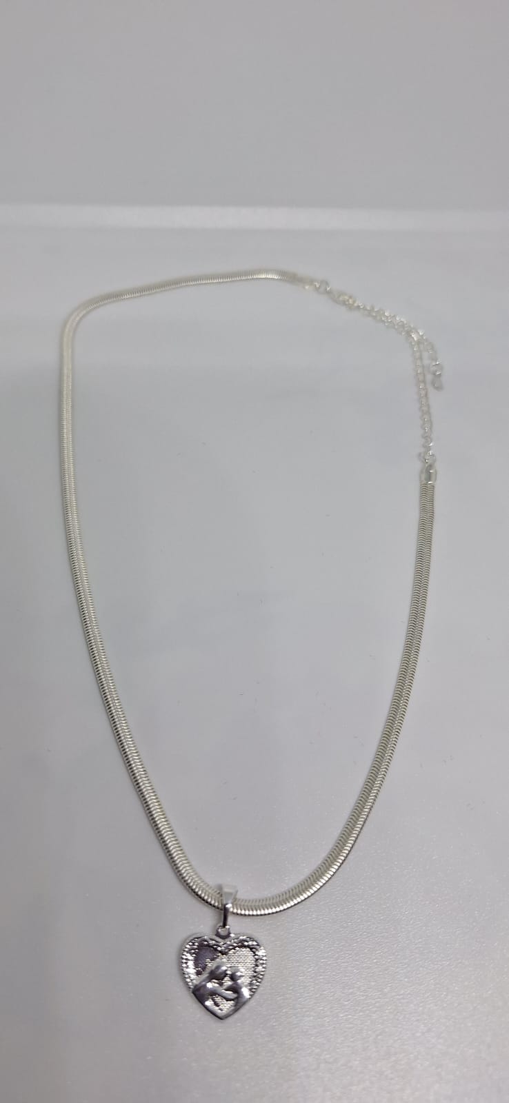 Colar Choker fio alemão e pingente amor de mãe