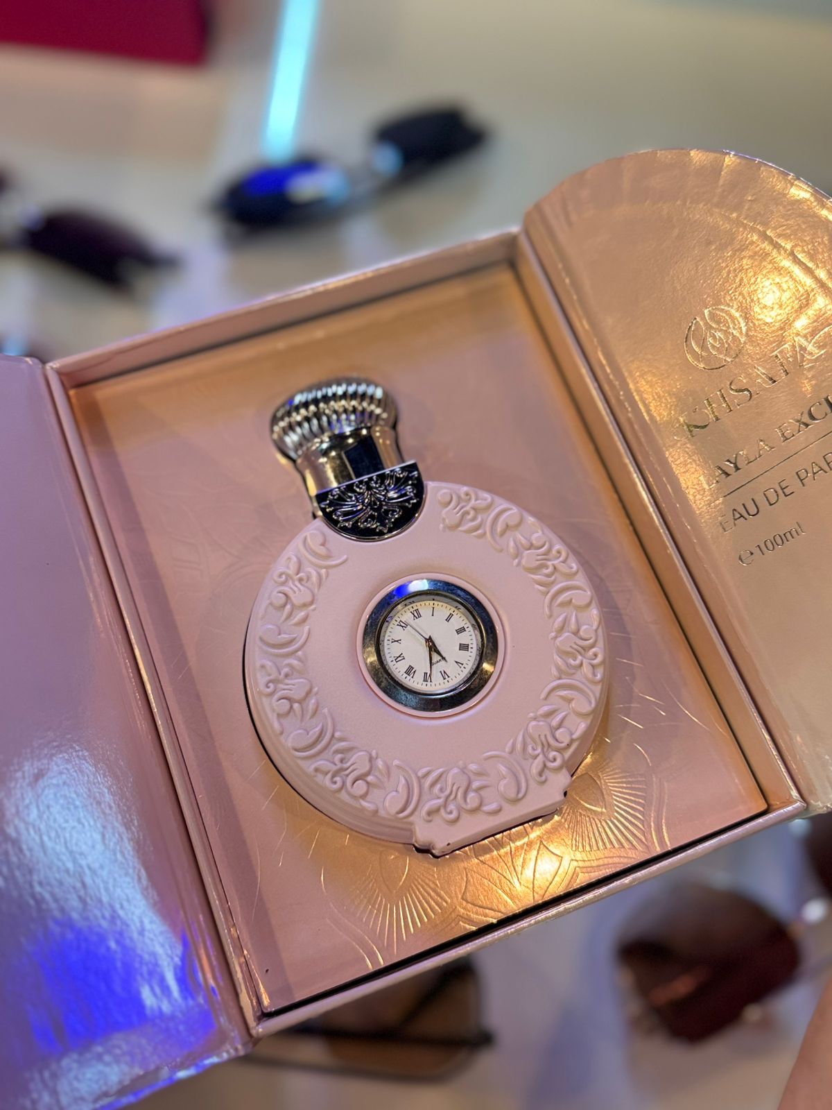 Perfume Clássico com Relógio