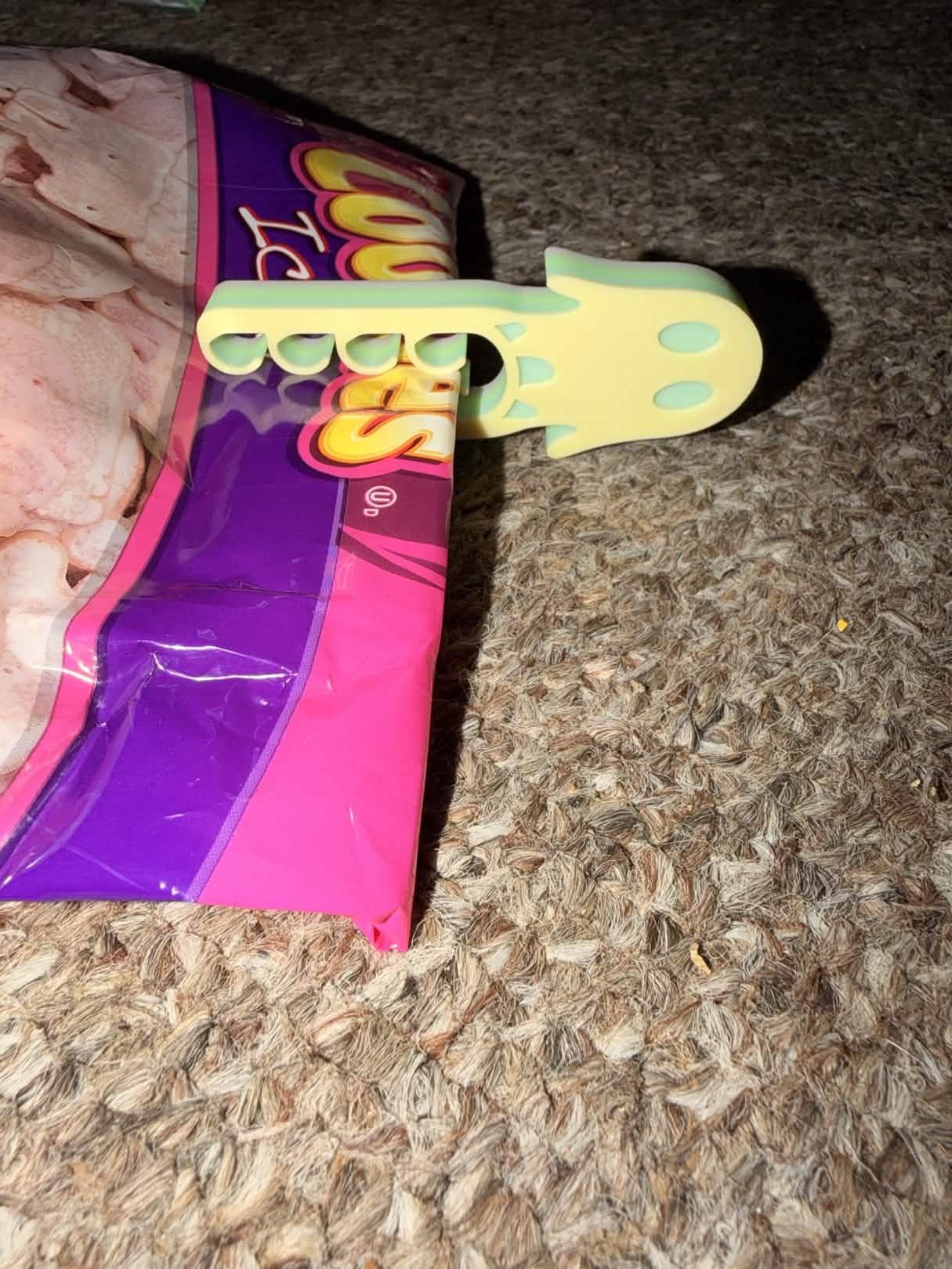 Ghost-Formed Chip Clip ( Glows in the Dark) 3-Pack