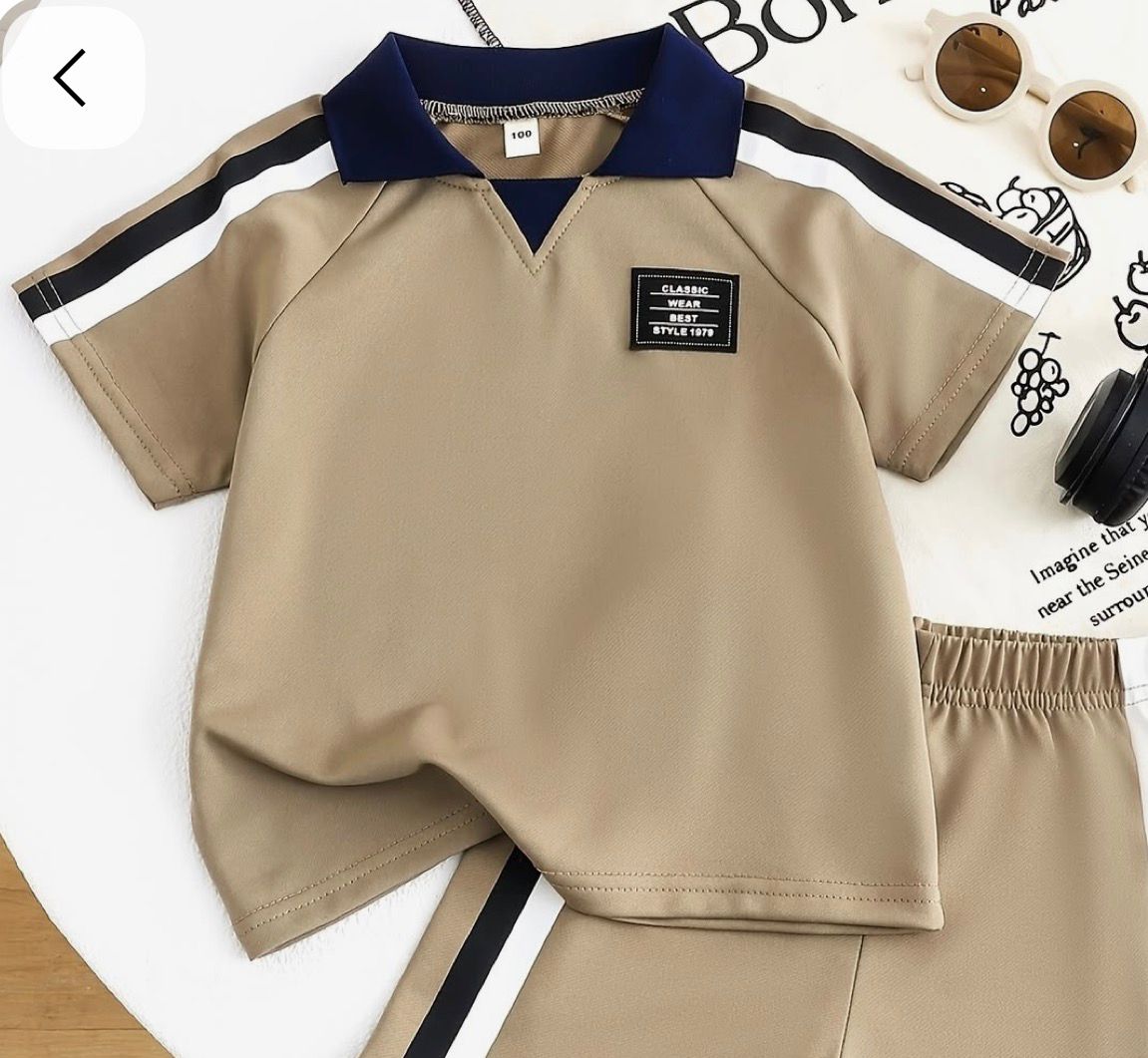 Conjunto deportivo infantil beige