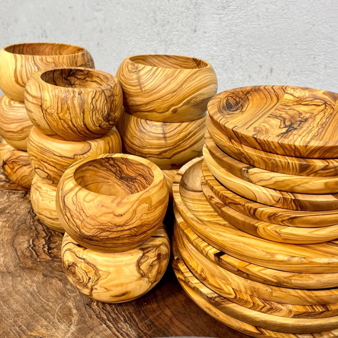 أوعية خشبية من الزيتون