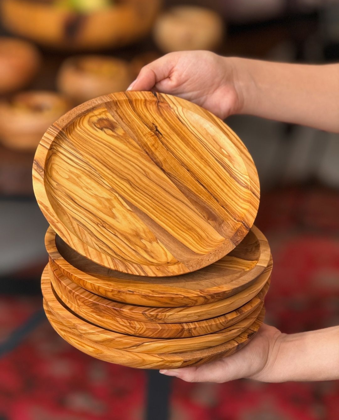 صحون من خشب الزيتون