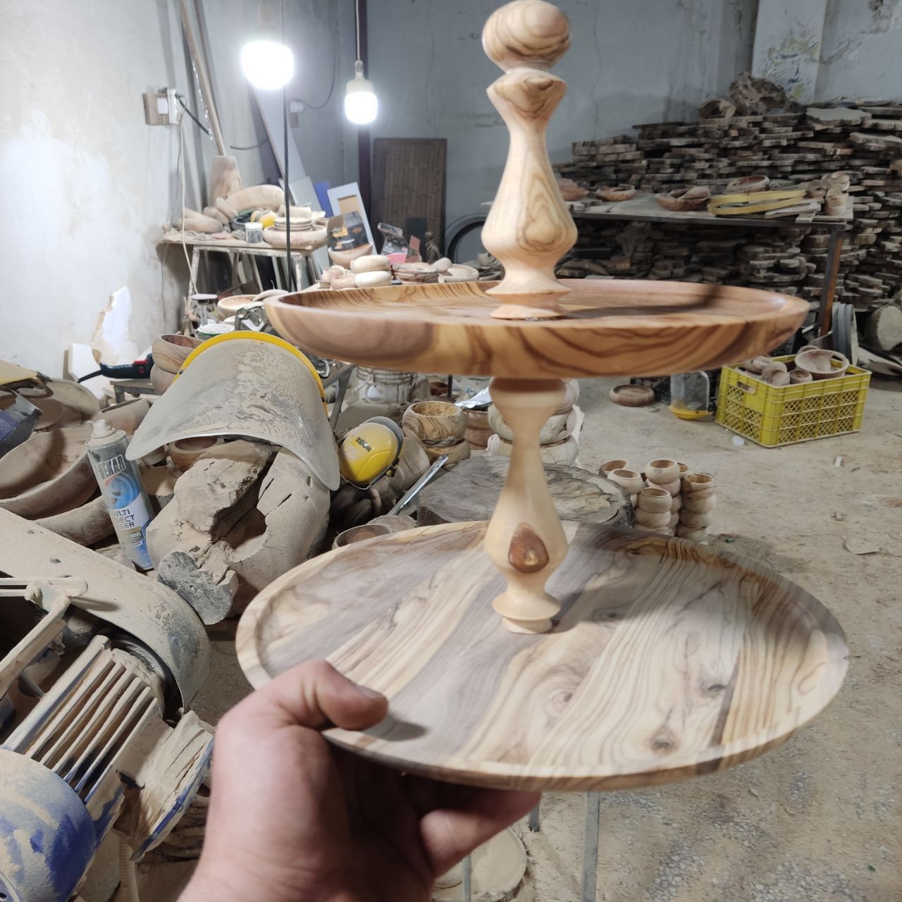 حامل تقديم خشبي دائري