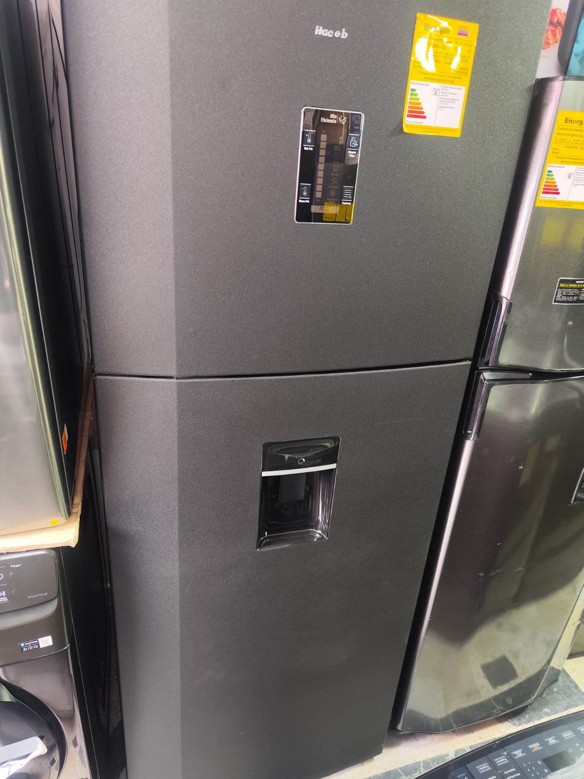 Nevera HACEB N448 Panel Digital Dispensador de Agua