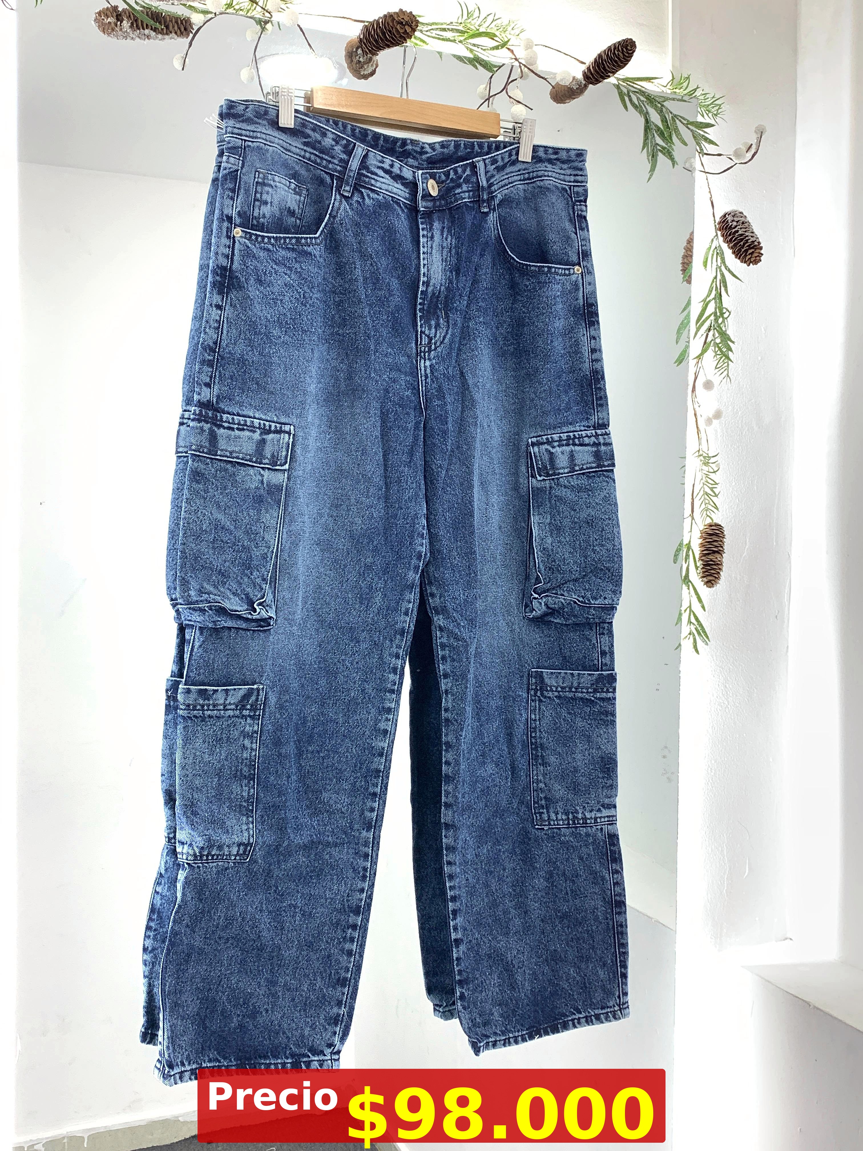 Pantalón cargo de mezclilla