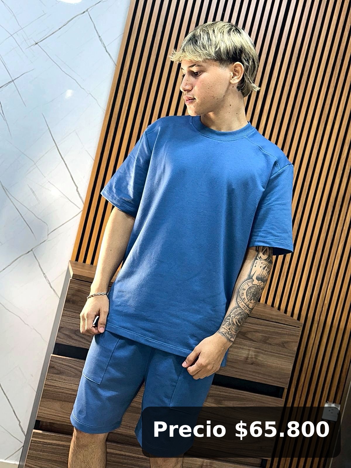Conjunto deportivo azul