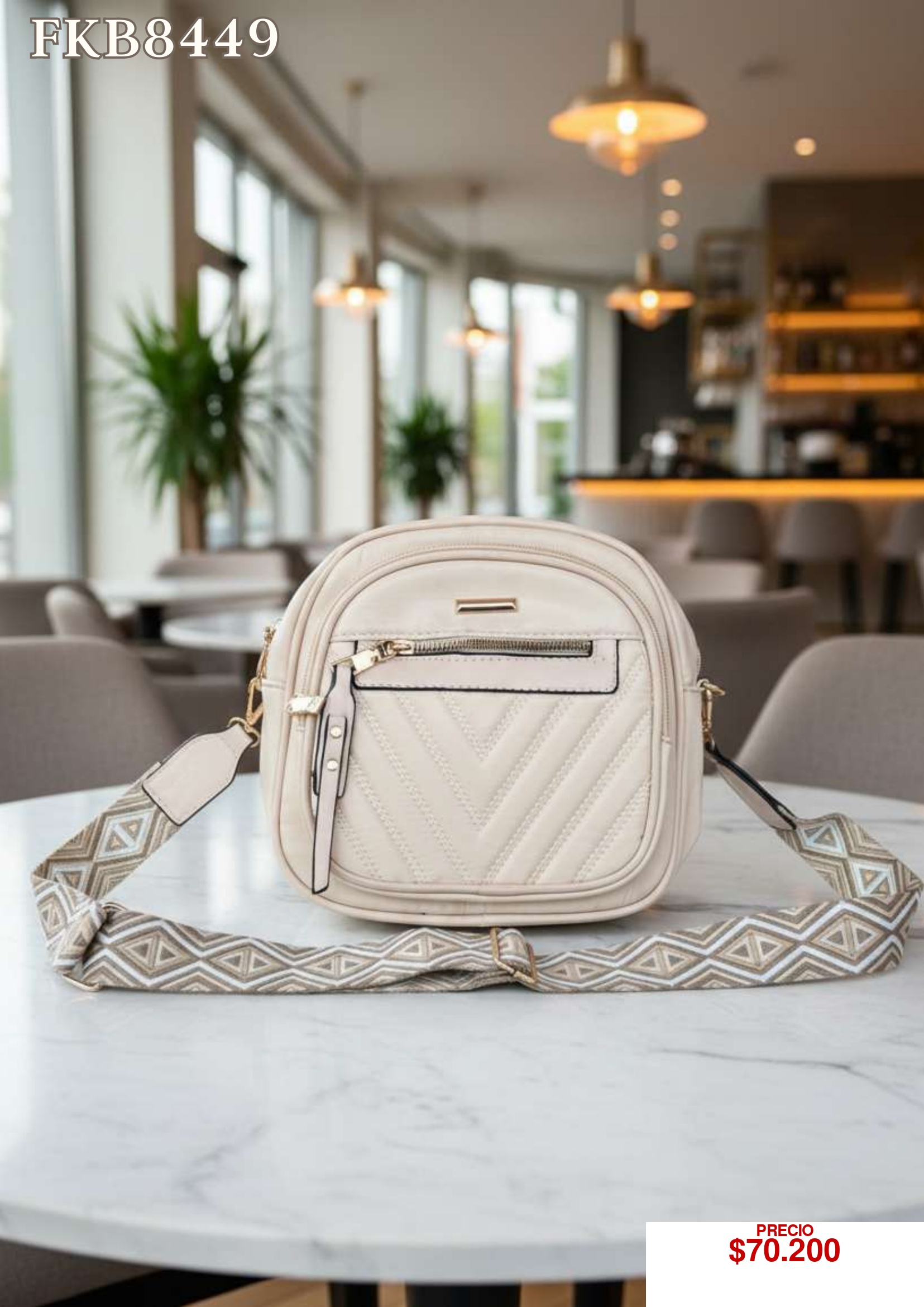 Bolso beige compacto