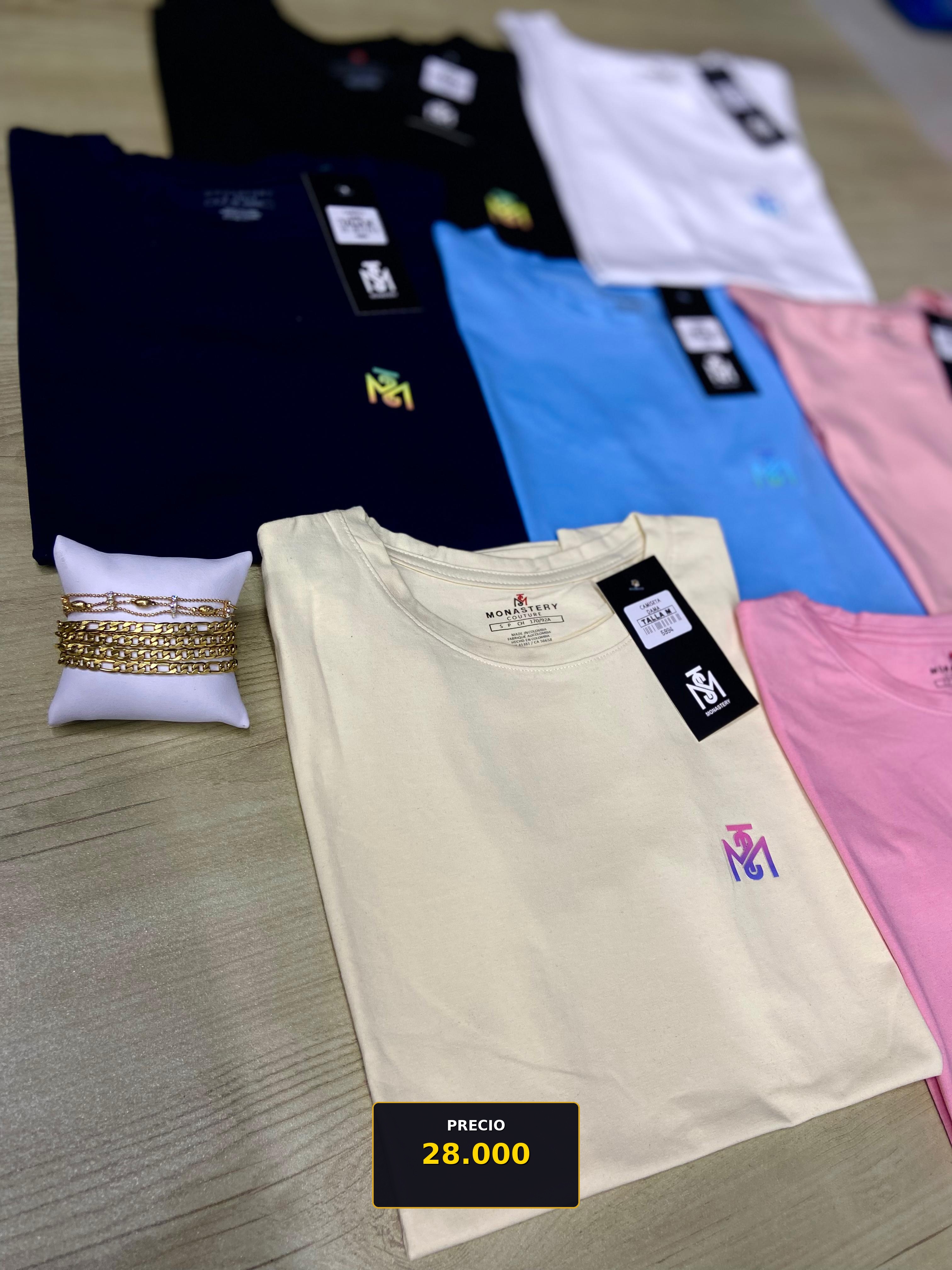 Camisetas casuales variadas