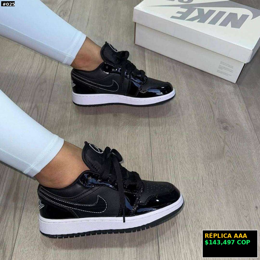 Zapatillas tipo Nike negras