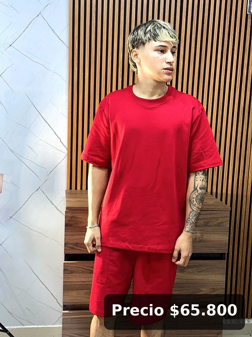Conjunto deportivo rojo