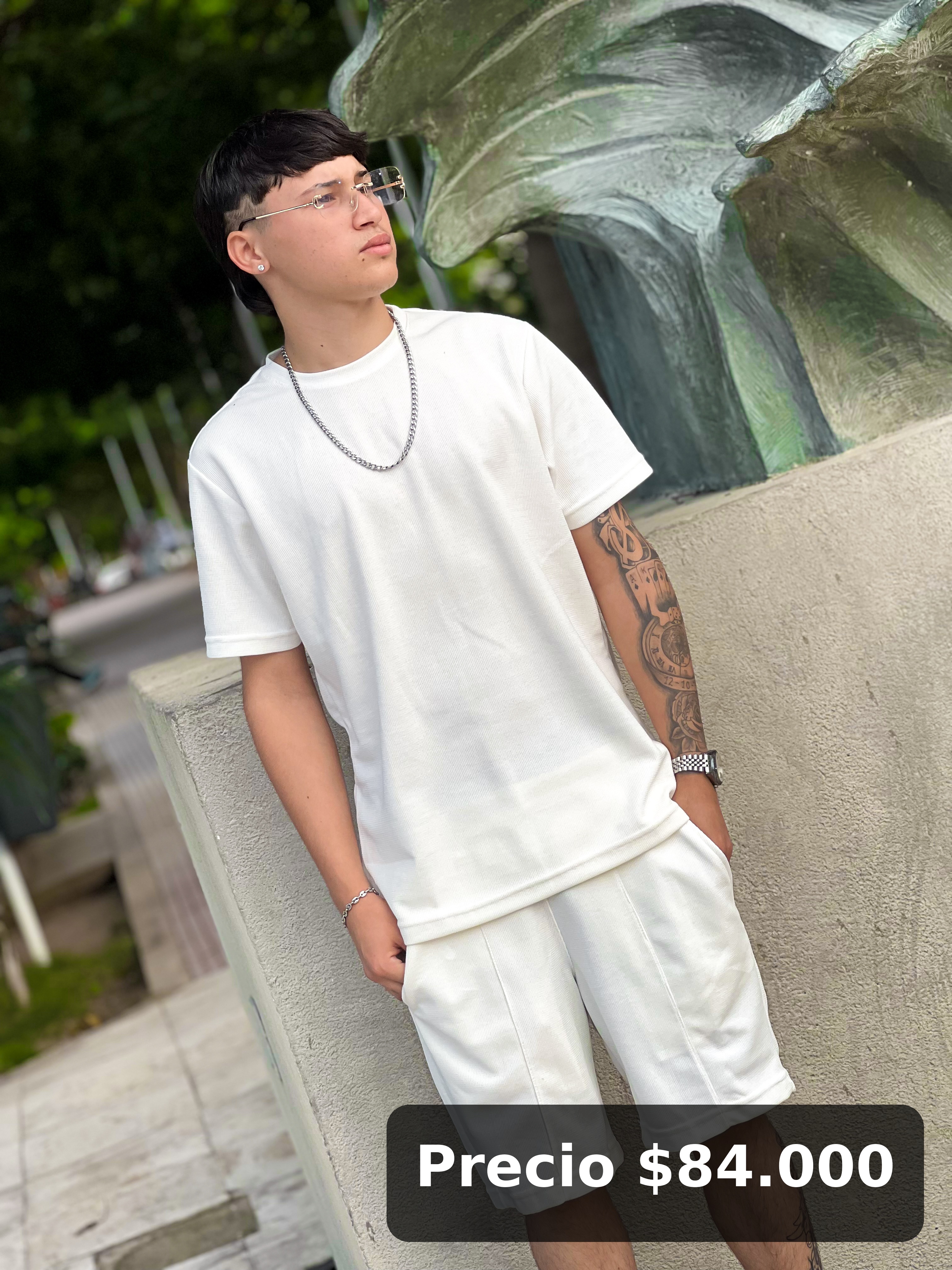 Conjunto deportivo blanco