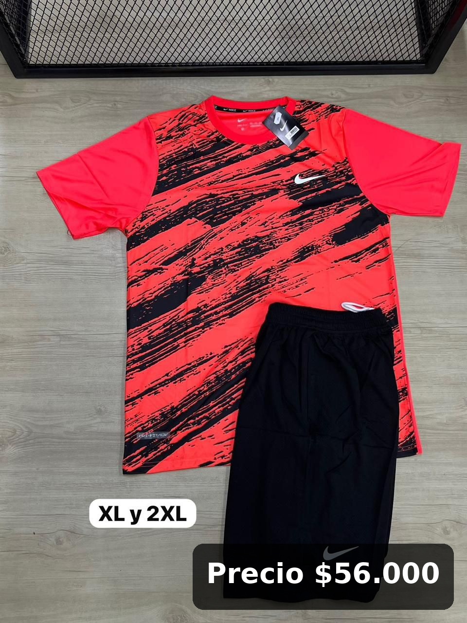 Conjunto deportivo Nike rojo y negro