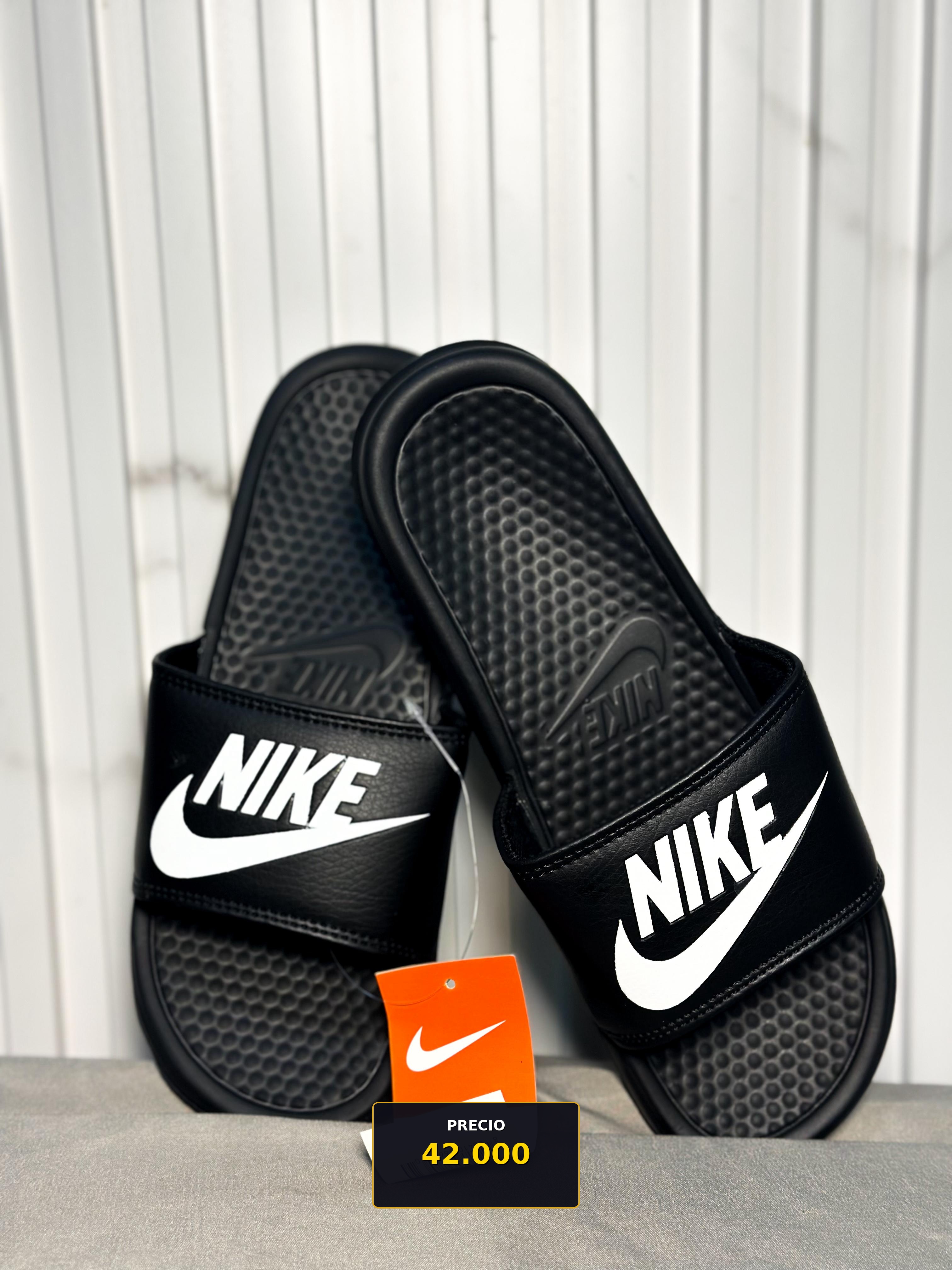 Sandalias Nike negras