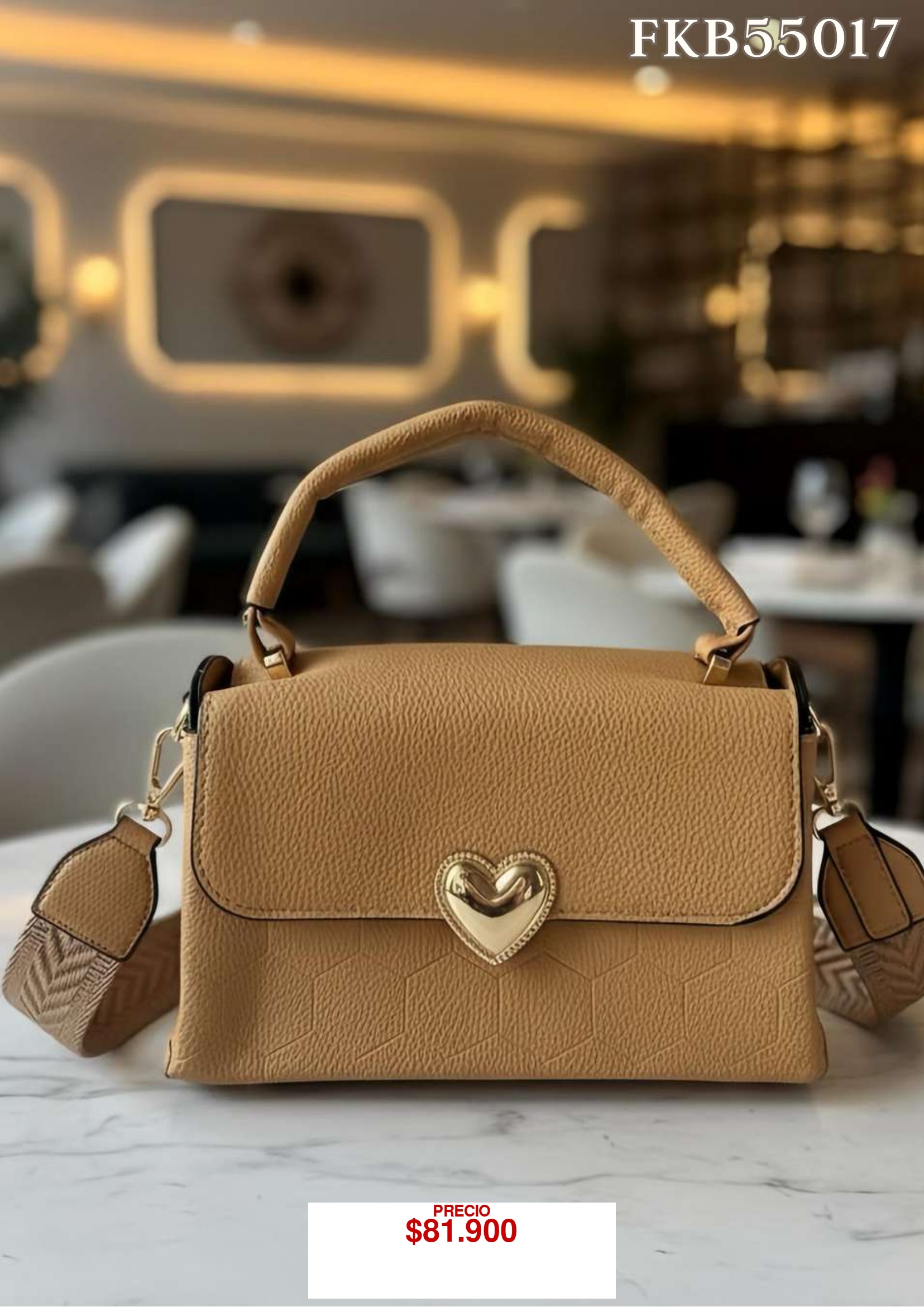 Bolso café con corazón dorado