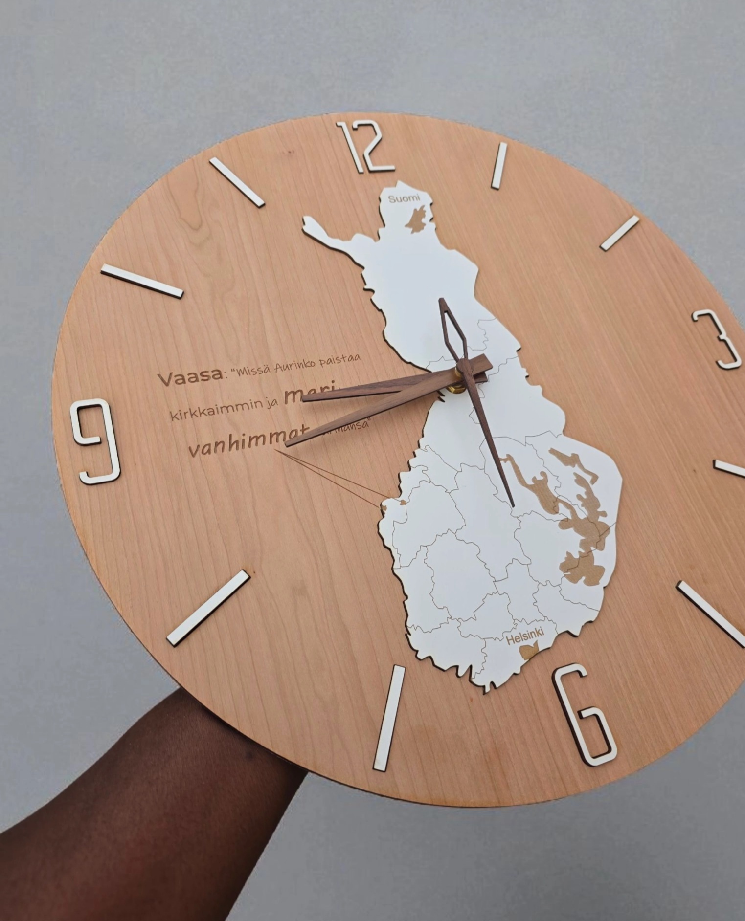 WOODEN CLOCK 