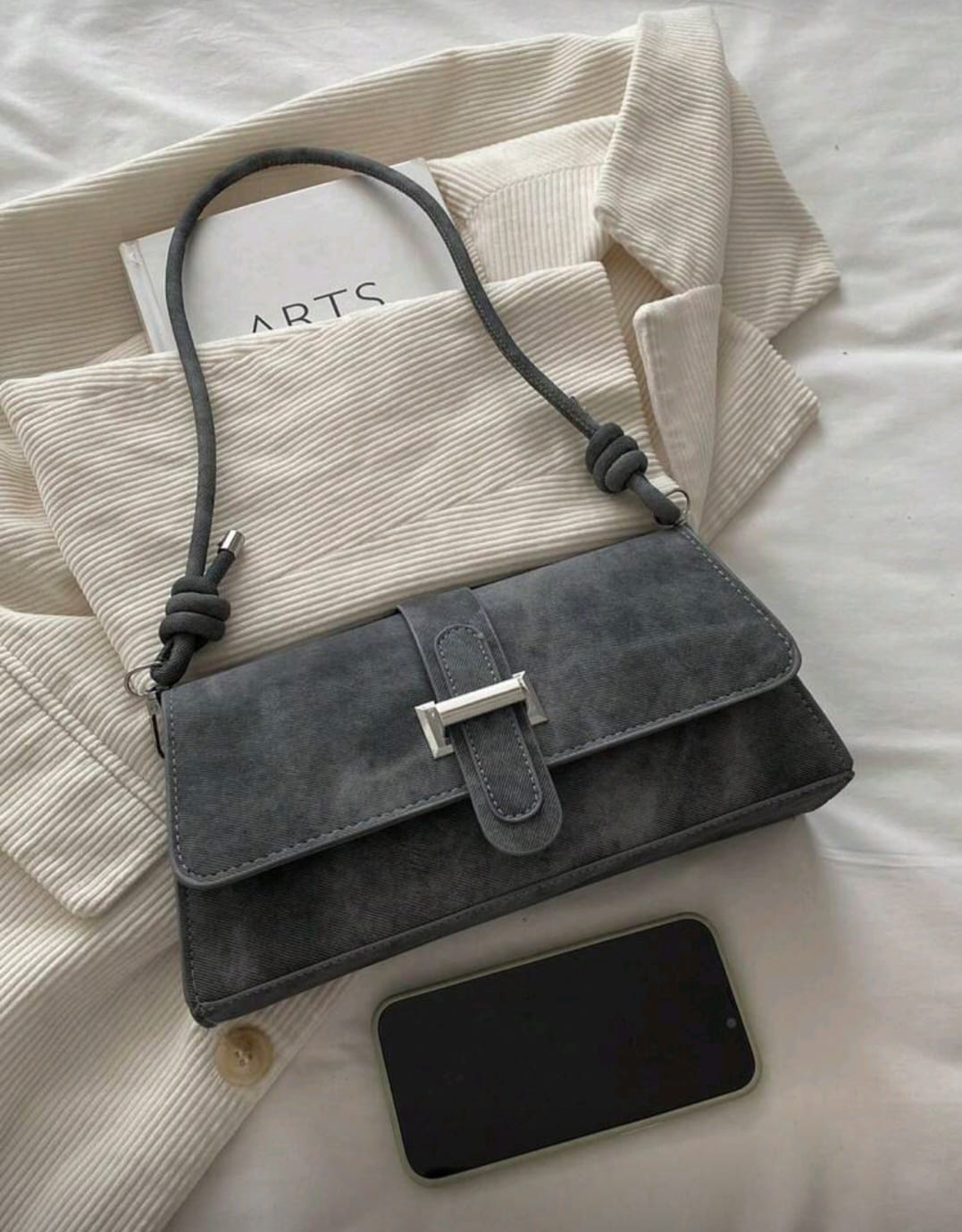 Cartera de gamuza gris