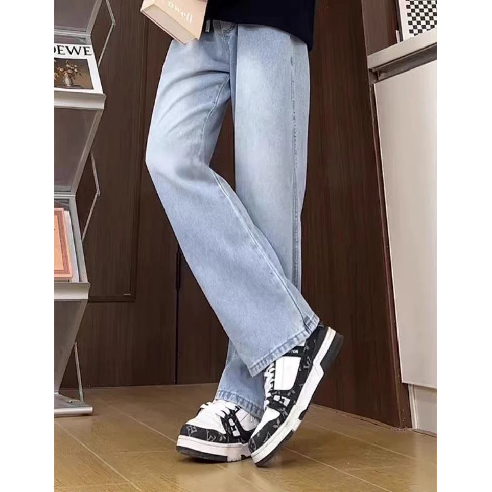 Loose Fit Light Wash Jeans