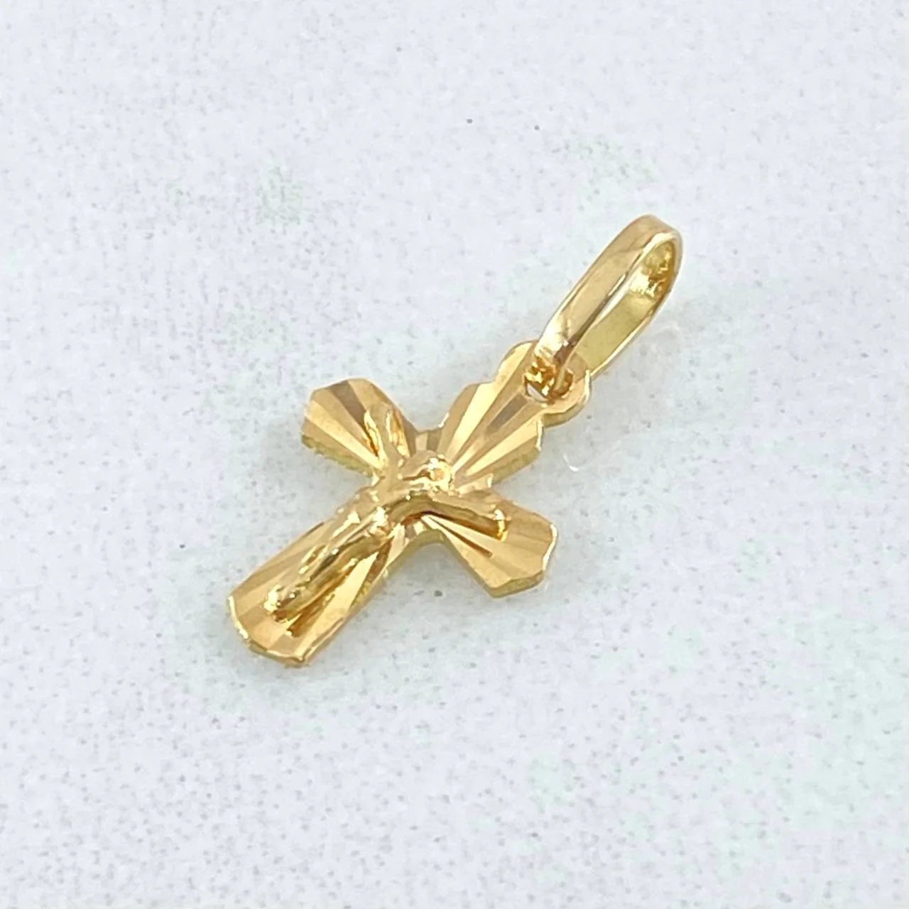 Dije Cruz Cristo 0.45gr / 1.6cm / Oro 18K