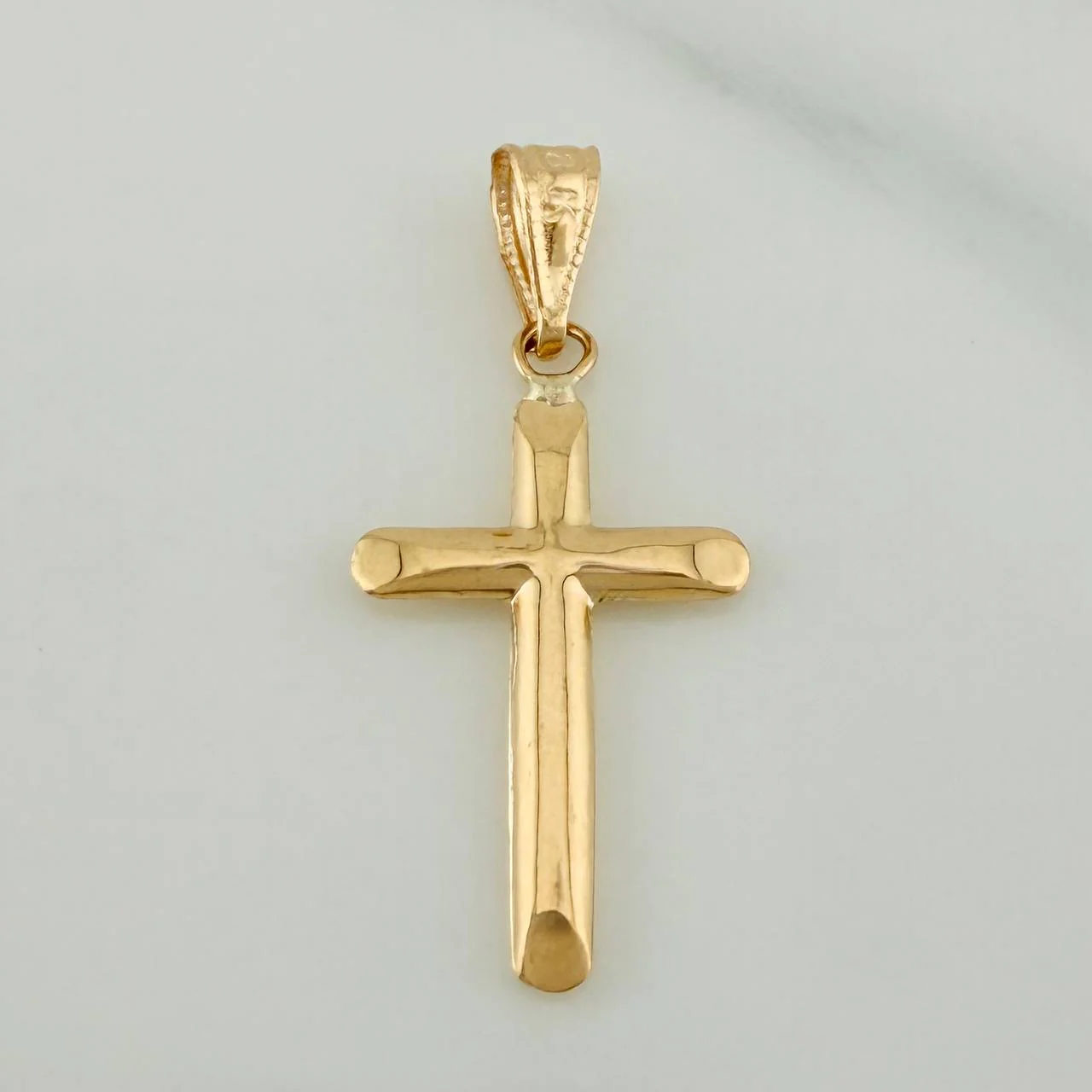 Dije Cruz Puntas Planas 0.6gr / 2.9cm / Oro Amarillo 18K %