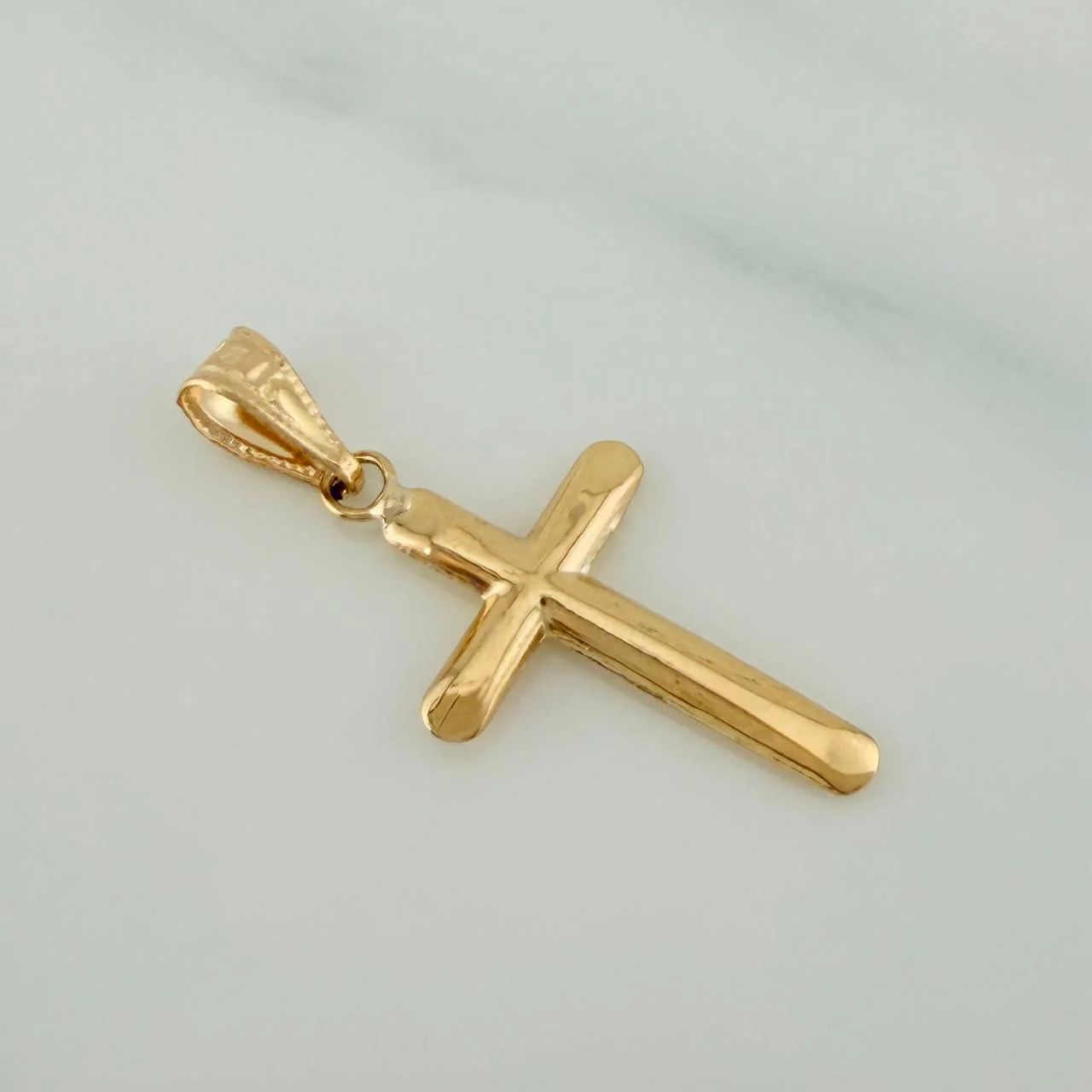 Dije Cruz Puntas Planas 0.6gr / 2.9cm / Oro Amarillo 18K %