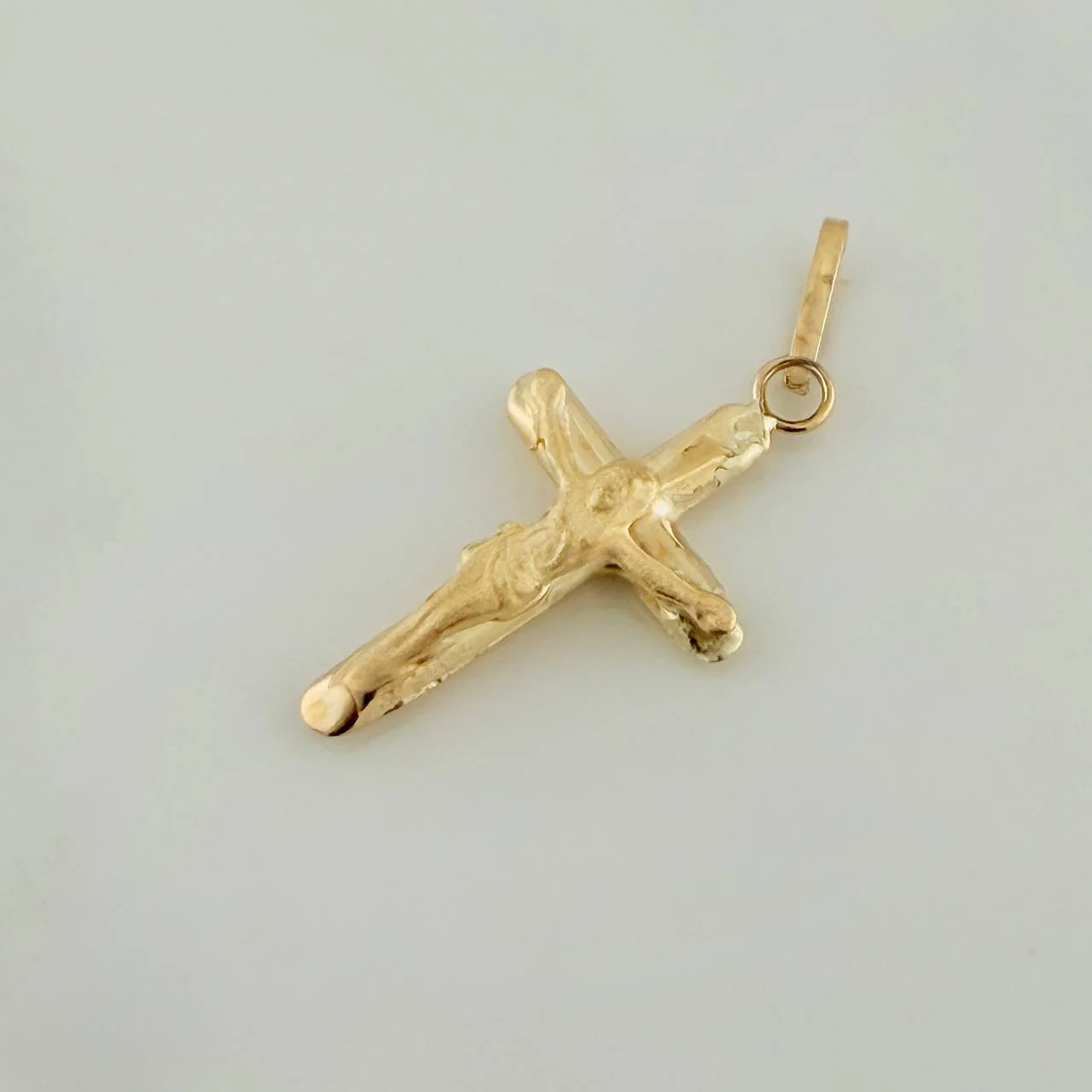 Dije Cruz Cristo 0.75gr / 3cm / Oro Amarillo 18K &